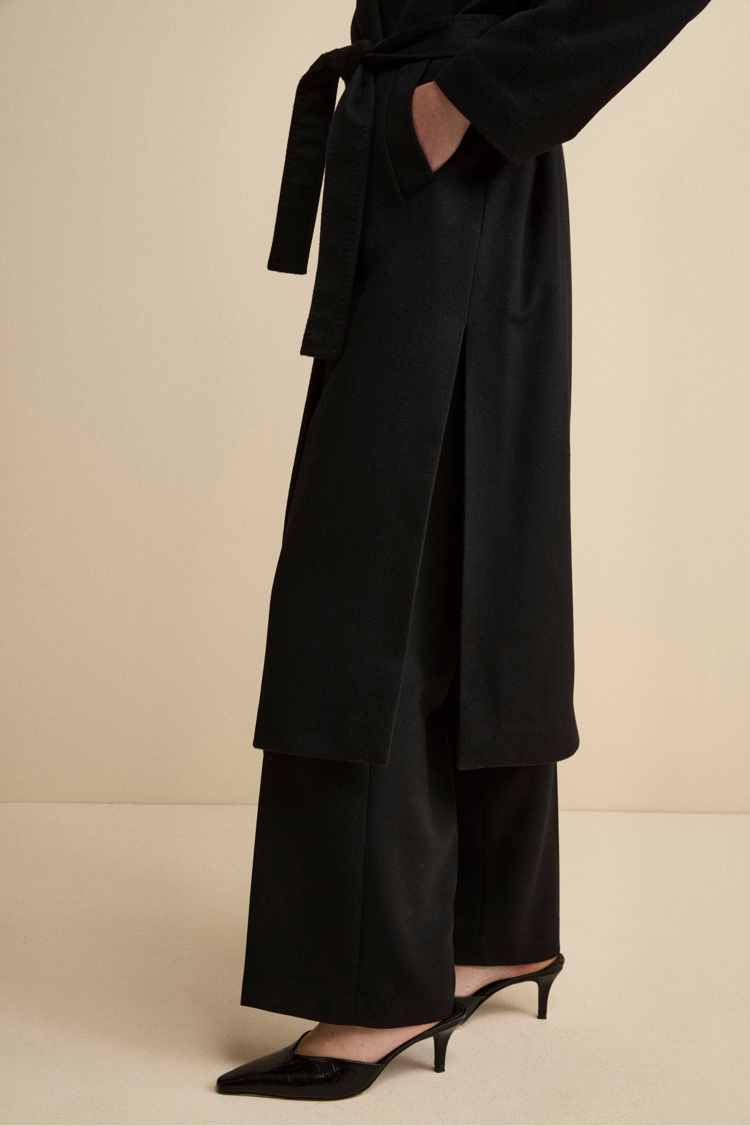 Langer Wickelmantel aus Kaschmir - SCHWARZ