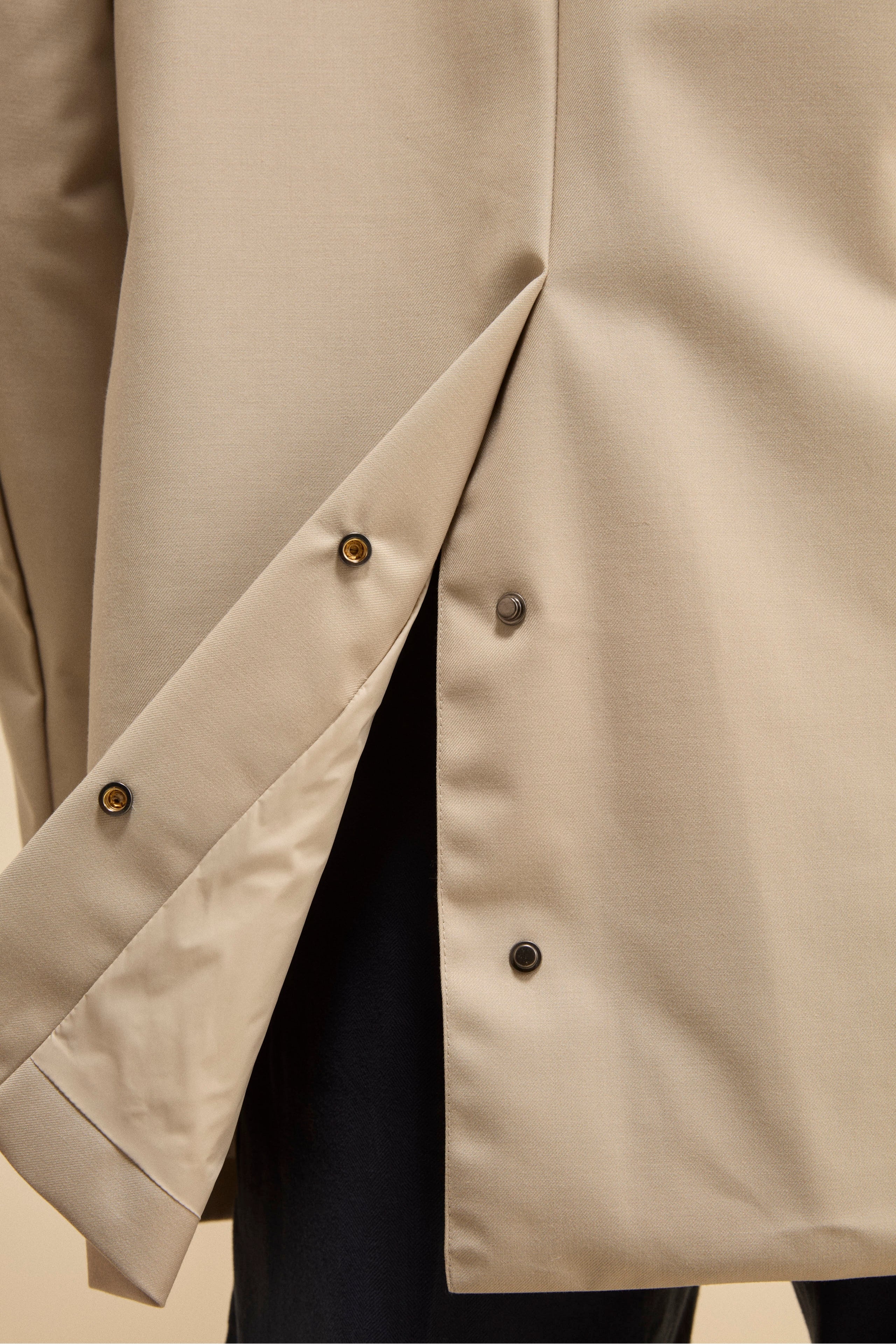 Trench Impermeabile con Pettorina - BEIGE