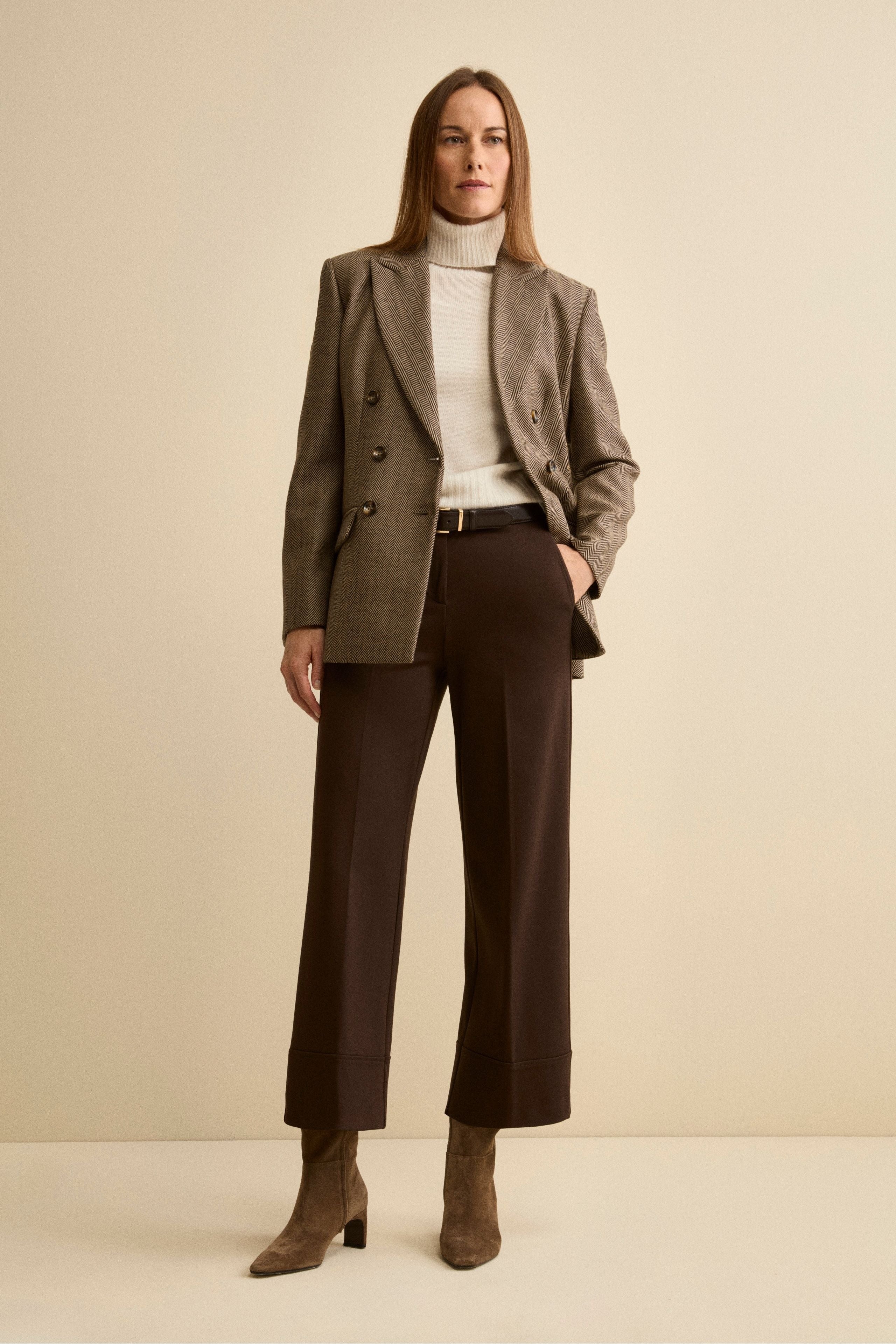 Weitbeinige Hose mit Umschlag und Falten - Dunkelbraun