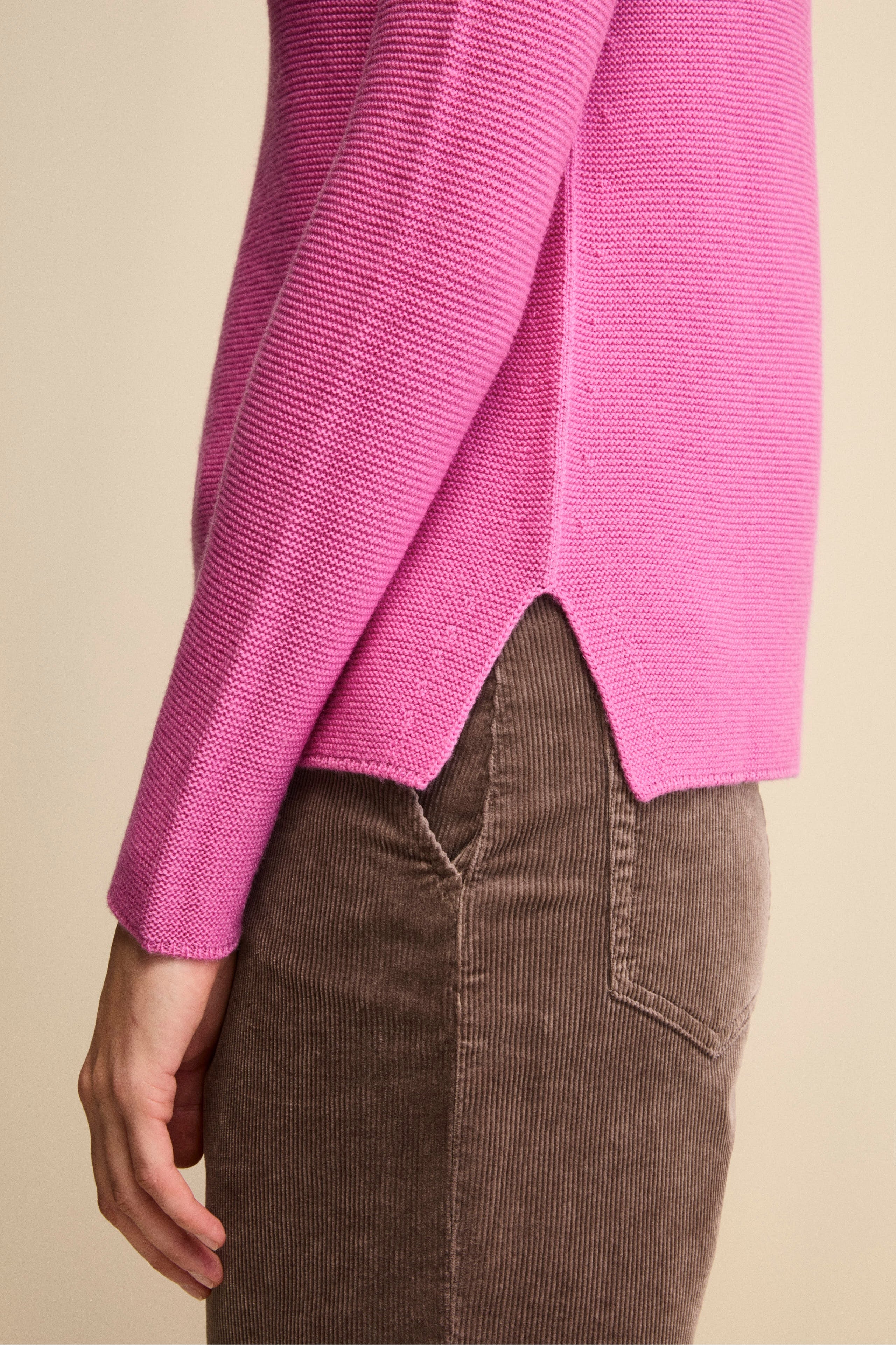 Sweater with Side Slits in Merino Wool - Fuchsia