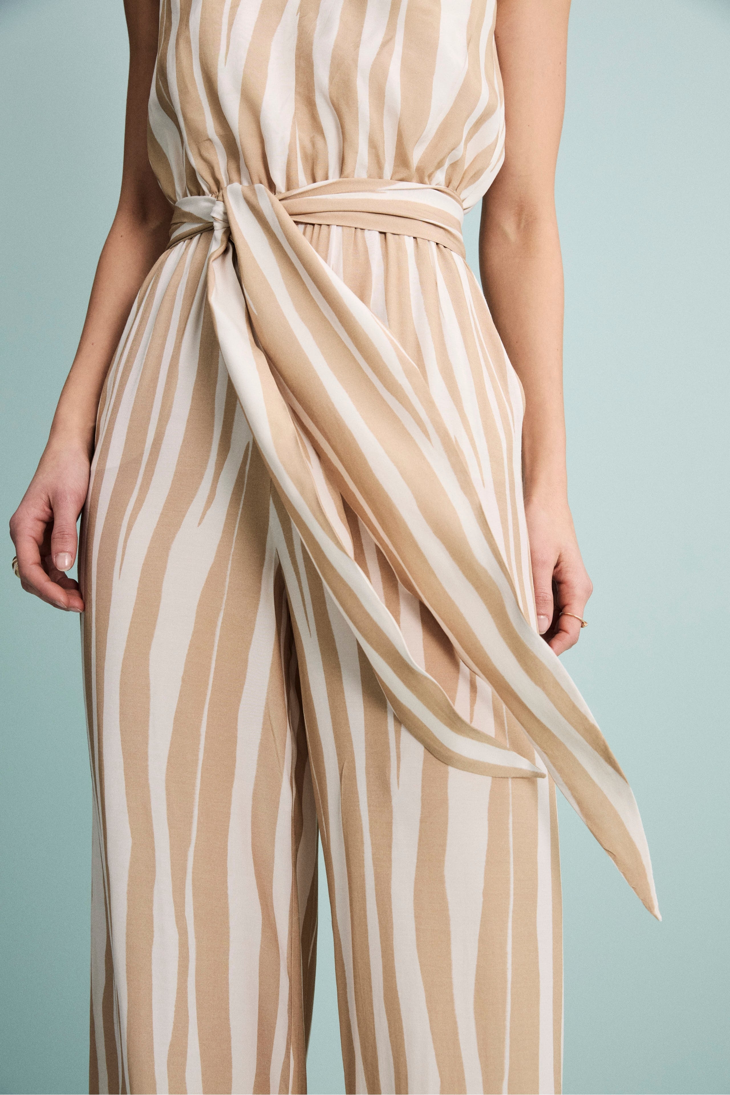 Tuta Elegante in Fantasia con Fusciacca - ORO RIGATO