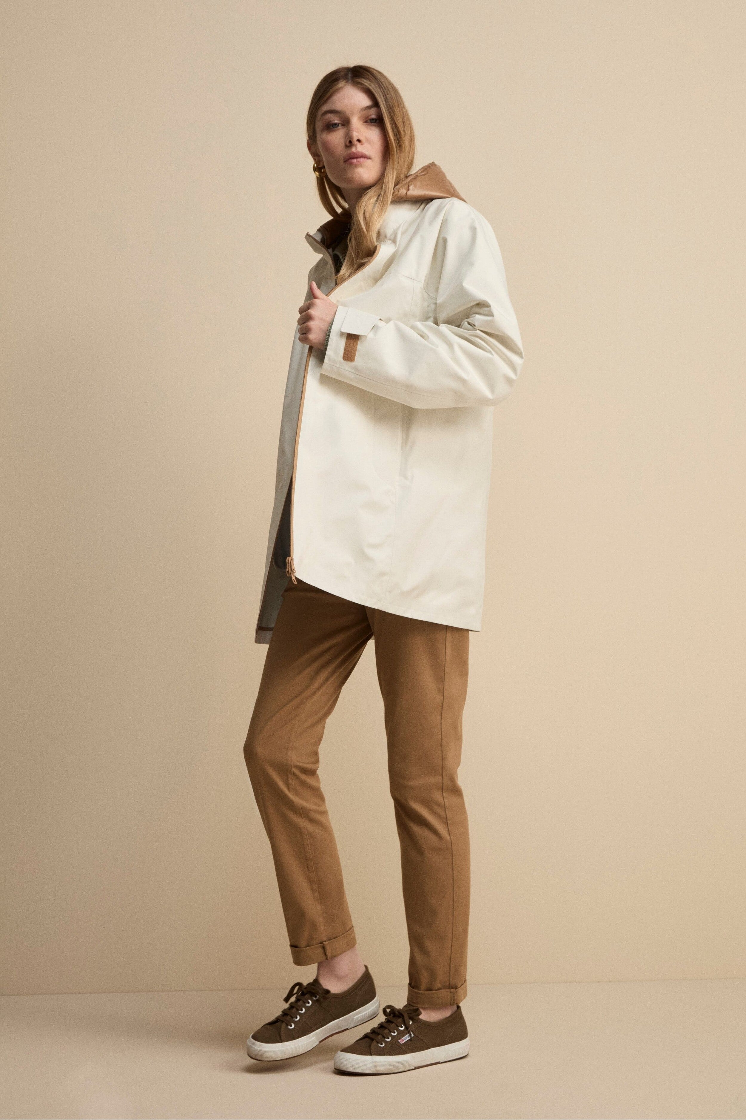 Giacca Impermeabile con Zip e Cappuccio - BIANCO