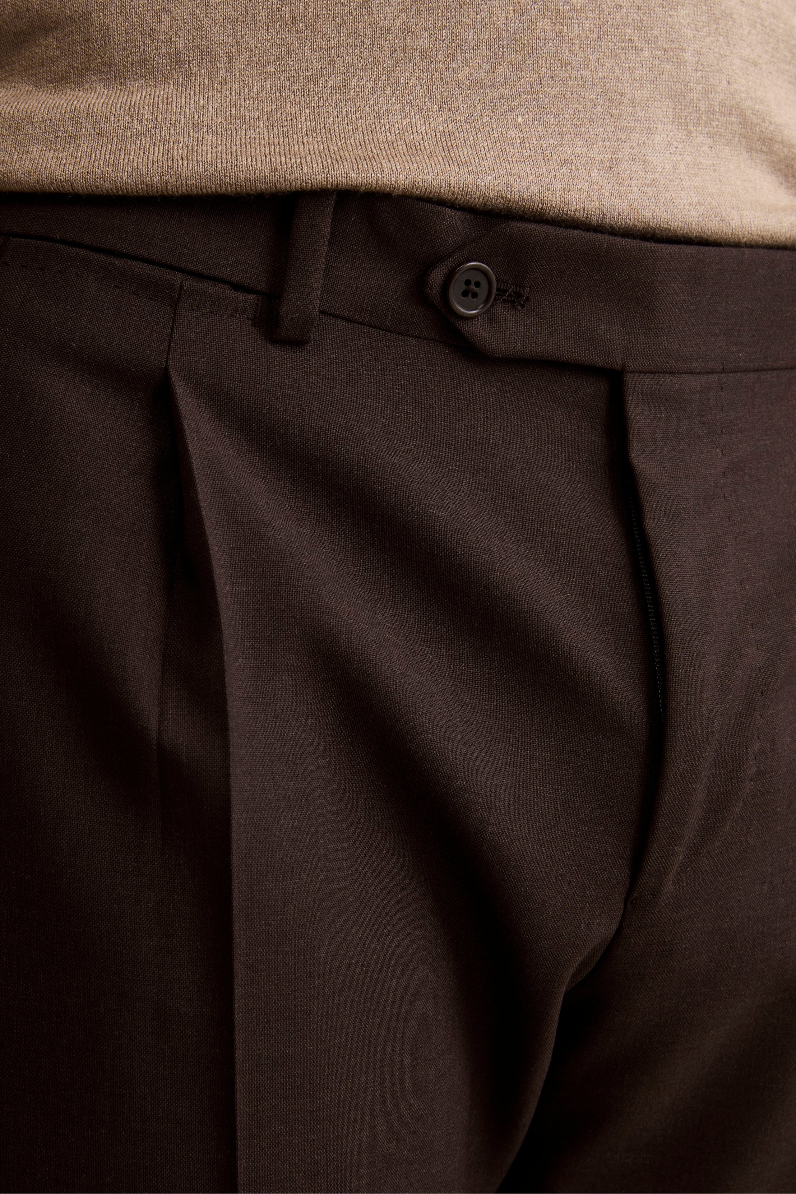 Semi-Lined Slim Fit Suit in Virgin Wool - brown