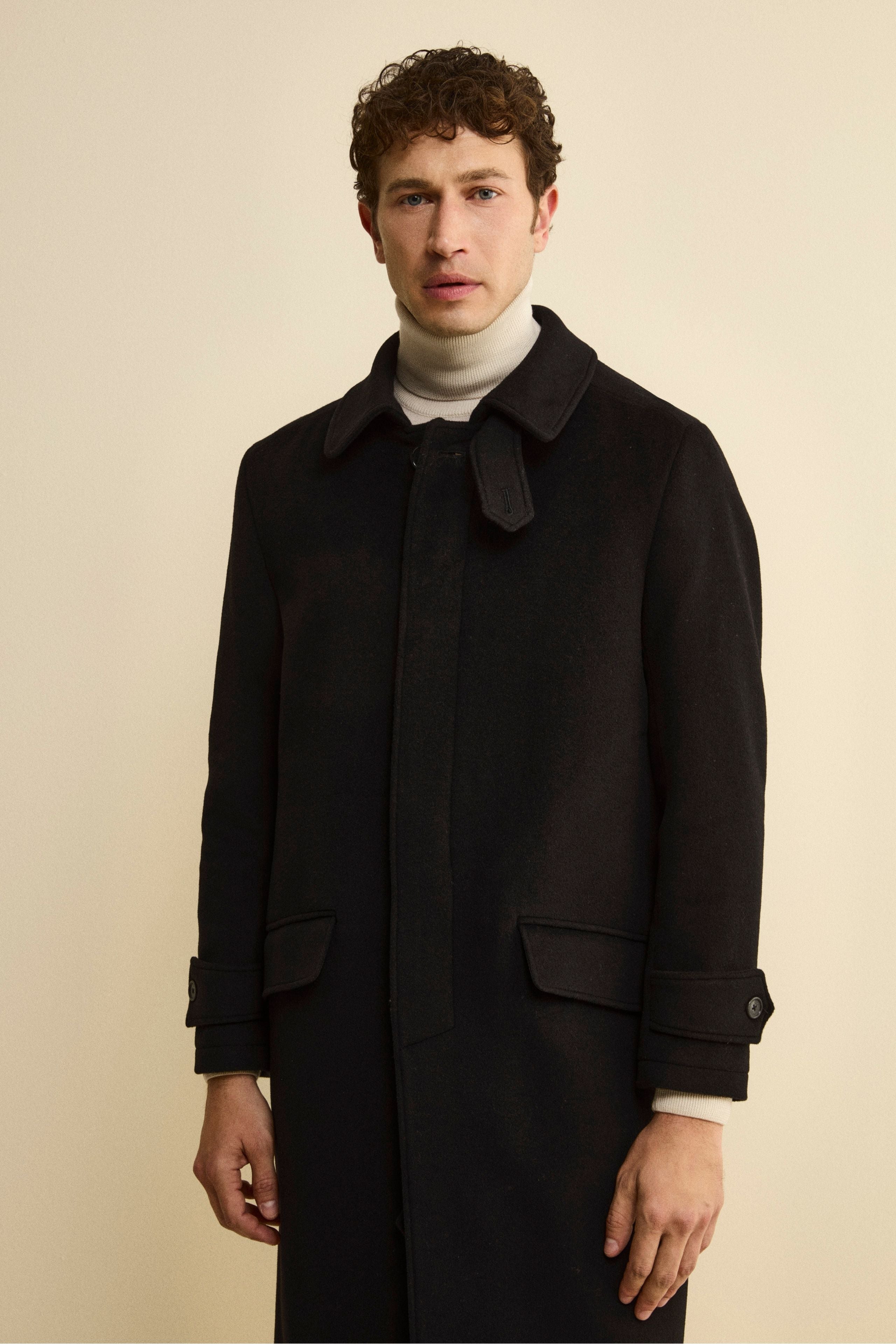 Long Lined Coat in Wool and Cashmere - BLACK