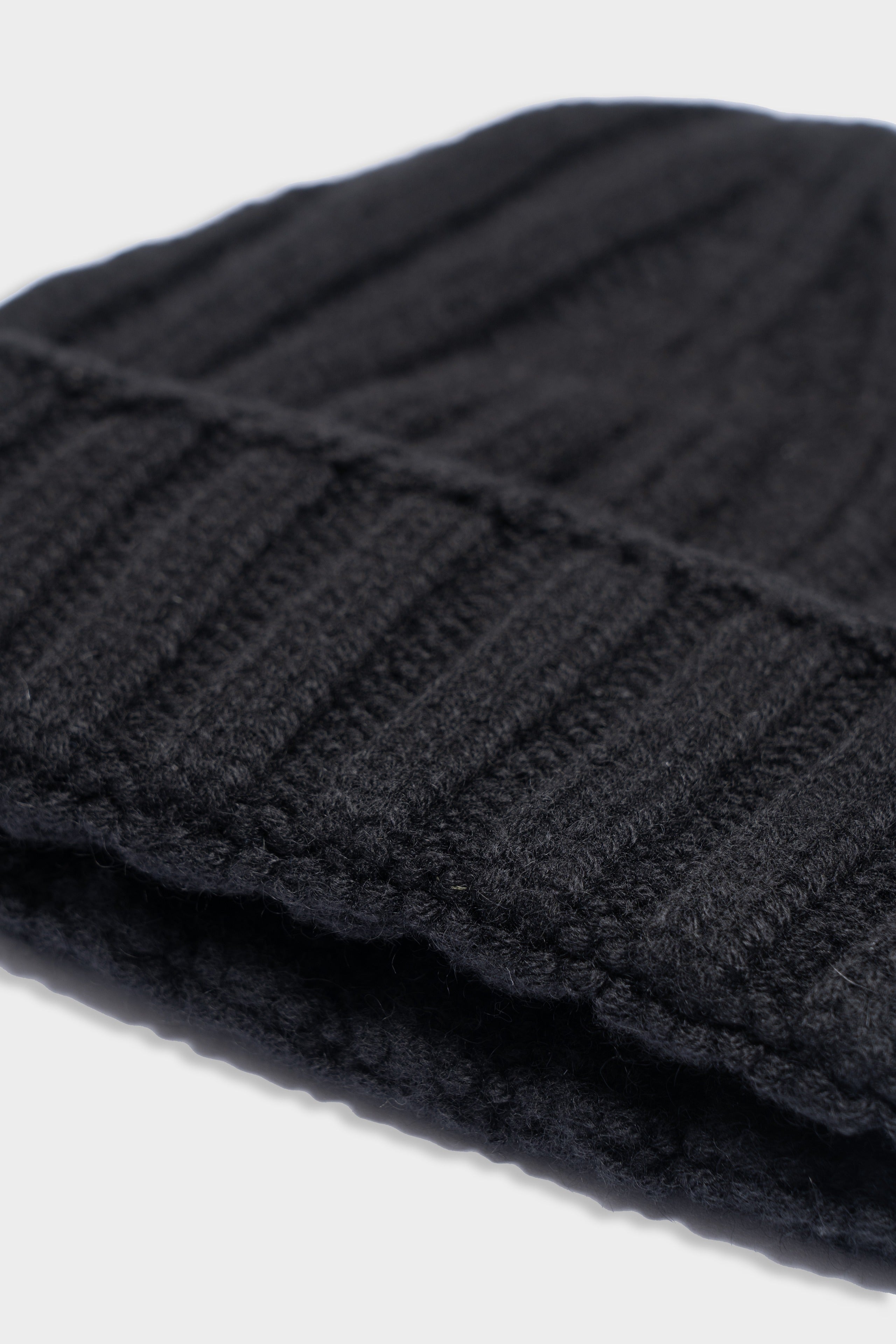 Cappello in cashmere con risvolto - NERO