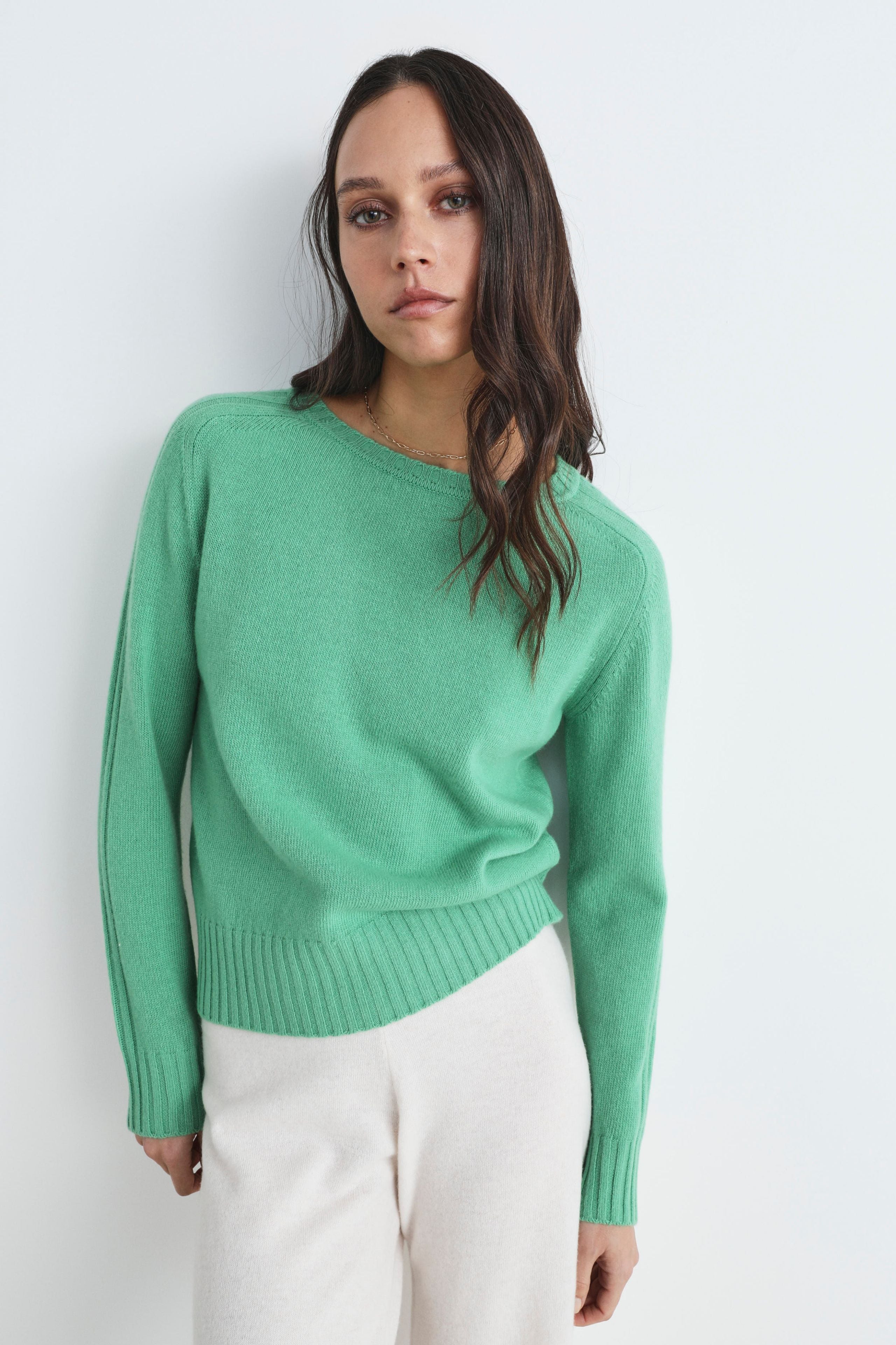 Maglia in lana e cashmere con scollo a barca - MENTA