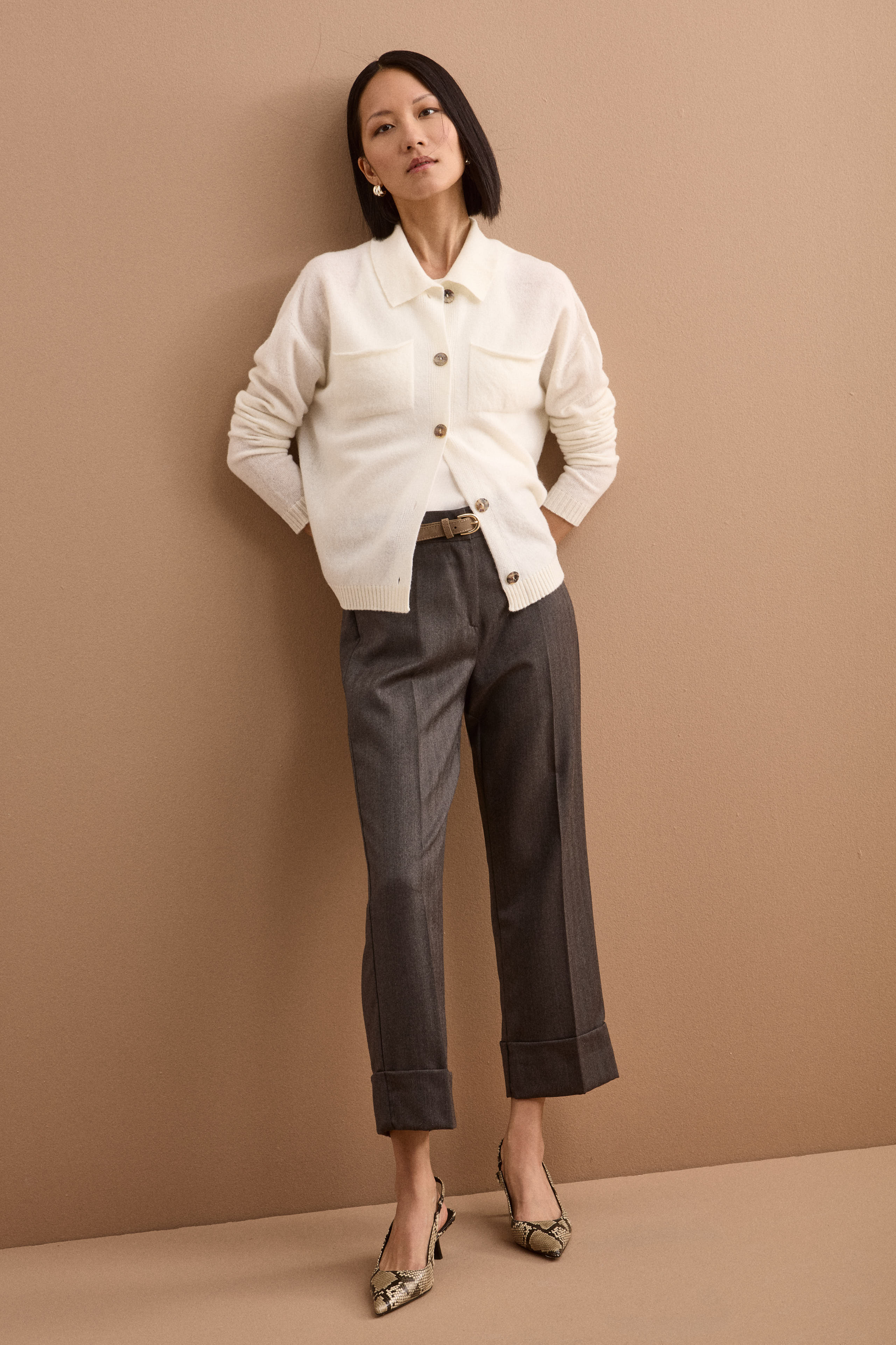 Pantalon droit à revers en pure laine - -