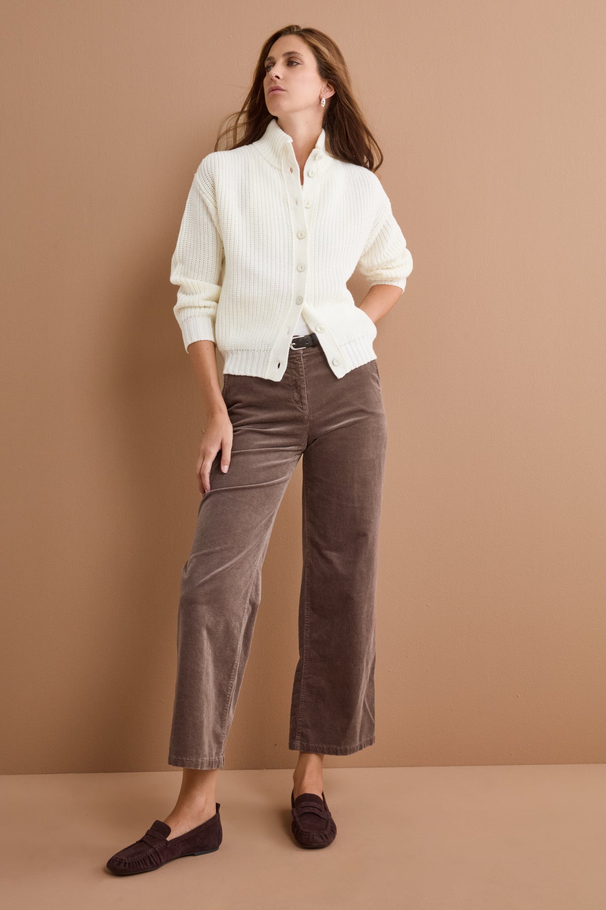 Cordhose mit weiter Beinlinie - -