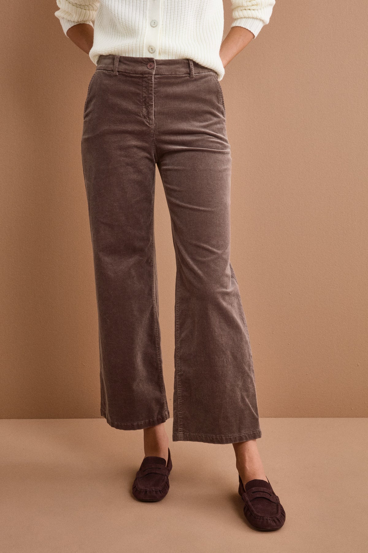 Cordhose mit weiter Beinlinie - -