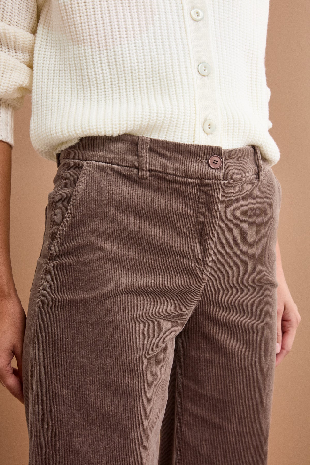Cordhose mit weiter Beinlinie - -