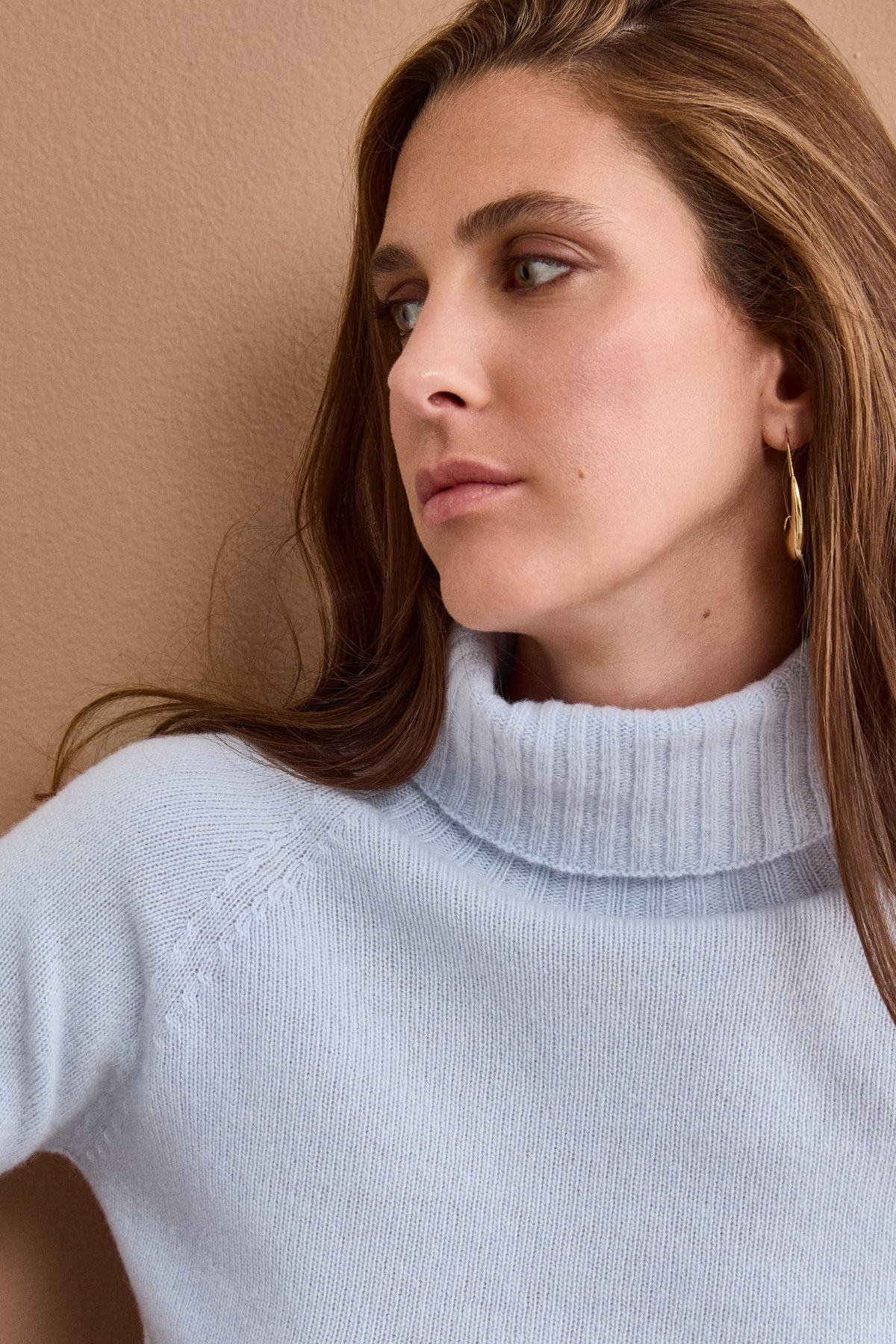 Raglan Turtleneck in Wool and Cashmere with Ribbed Neck - Light blue