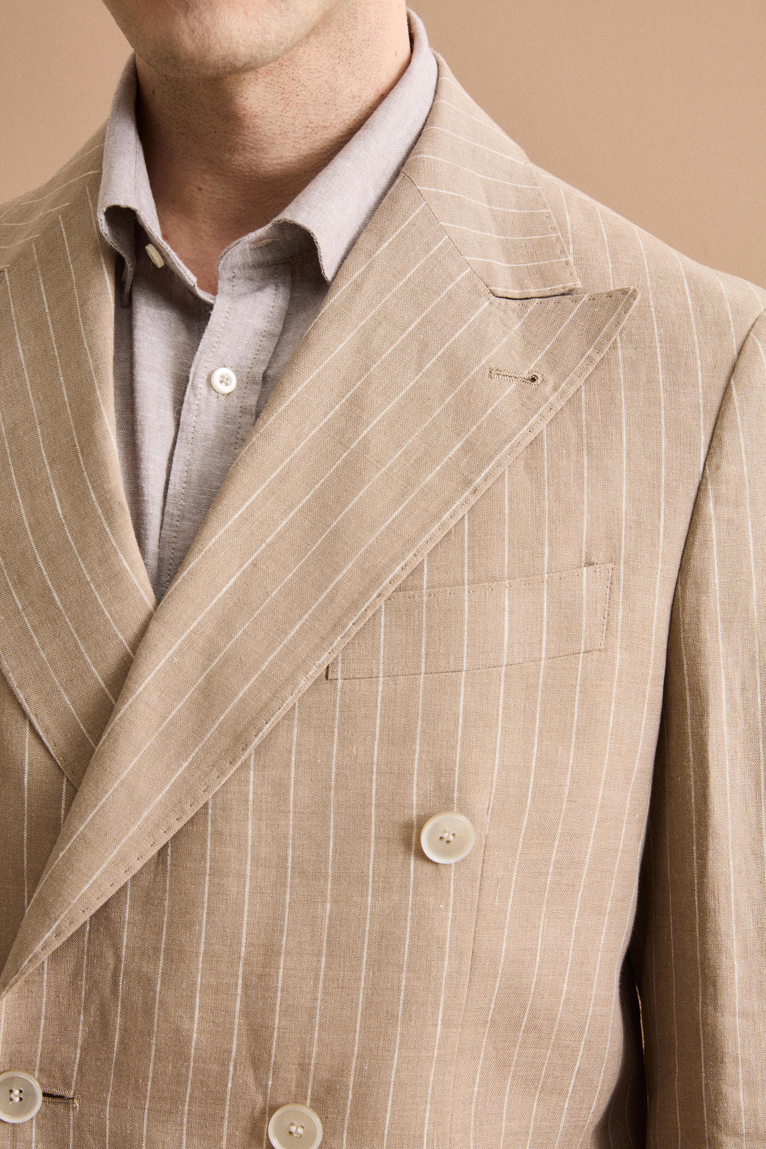 Zweireihiger Nadelstreifenanzug aus Reinem Leinen - -