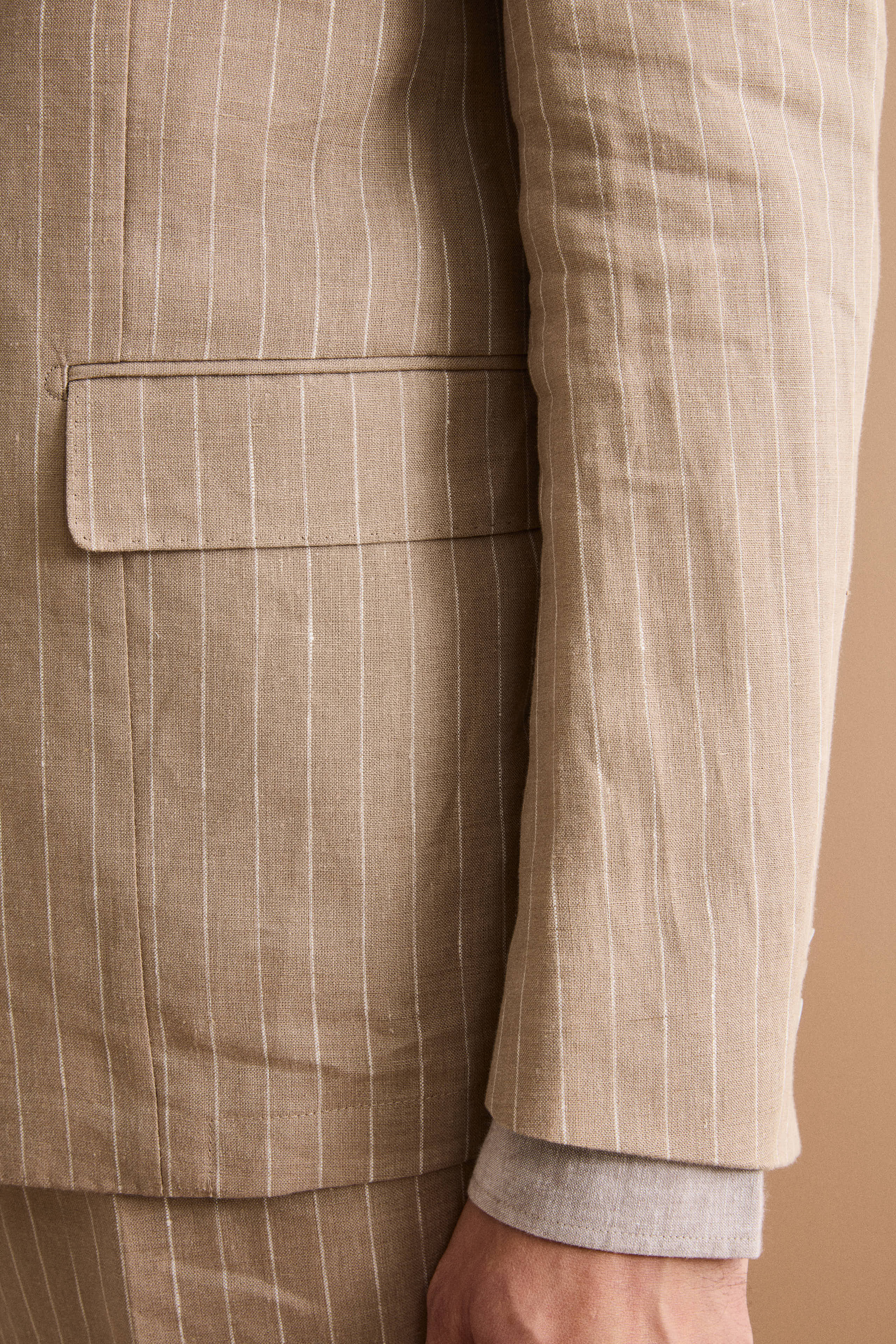 Zweireihiger Nadelstreifenanzug aus Reinem Leinen - -