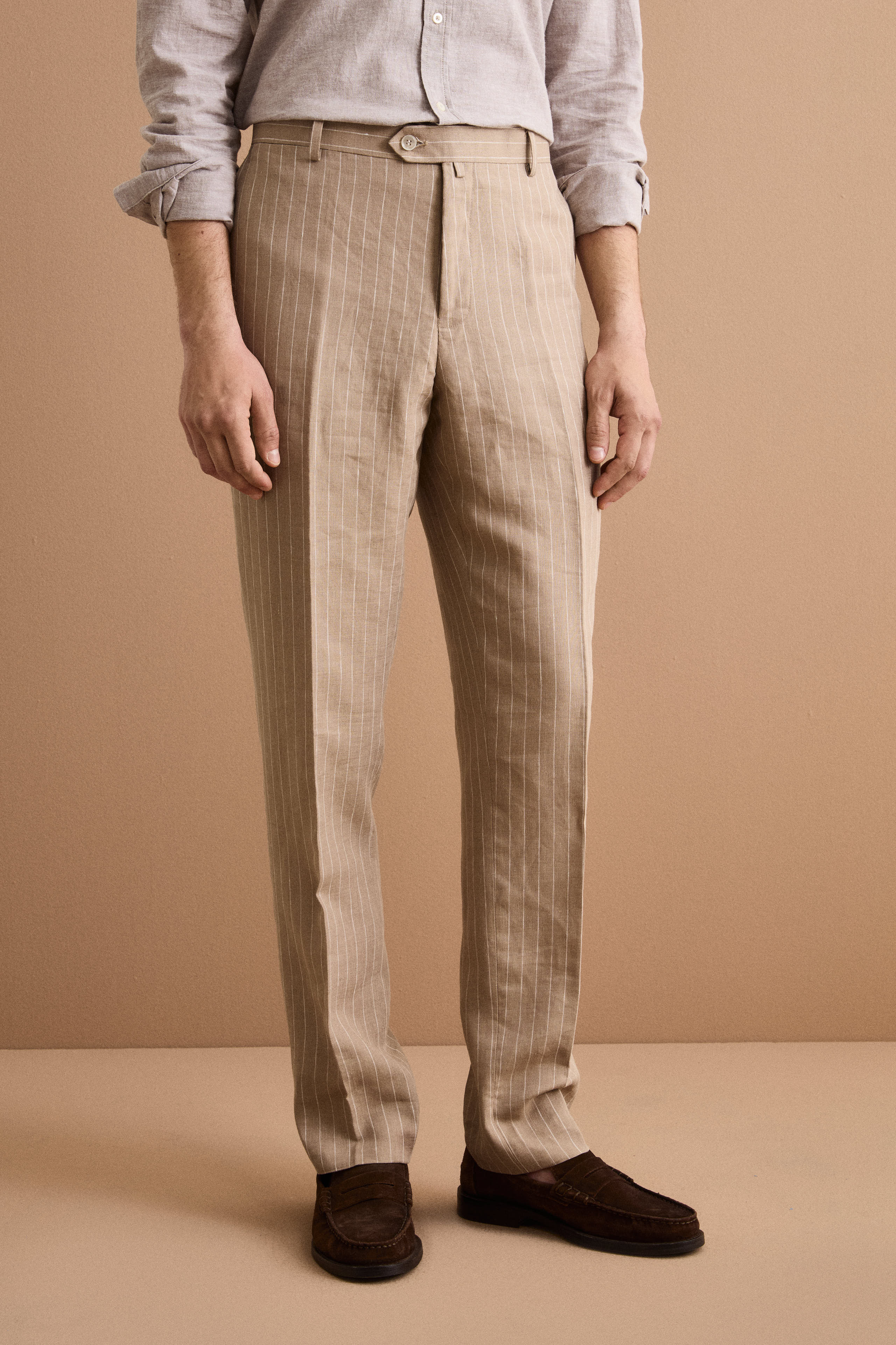 Zweireihiger Nadelstreifenanzug aus Reinem Leinen - -