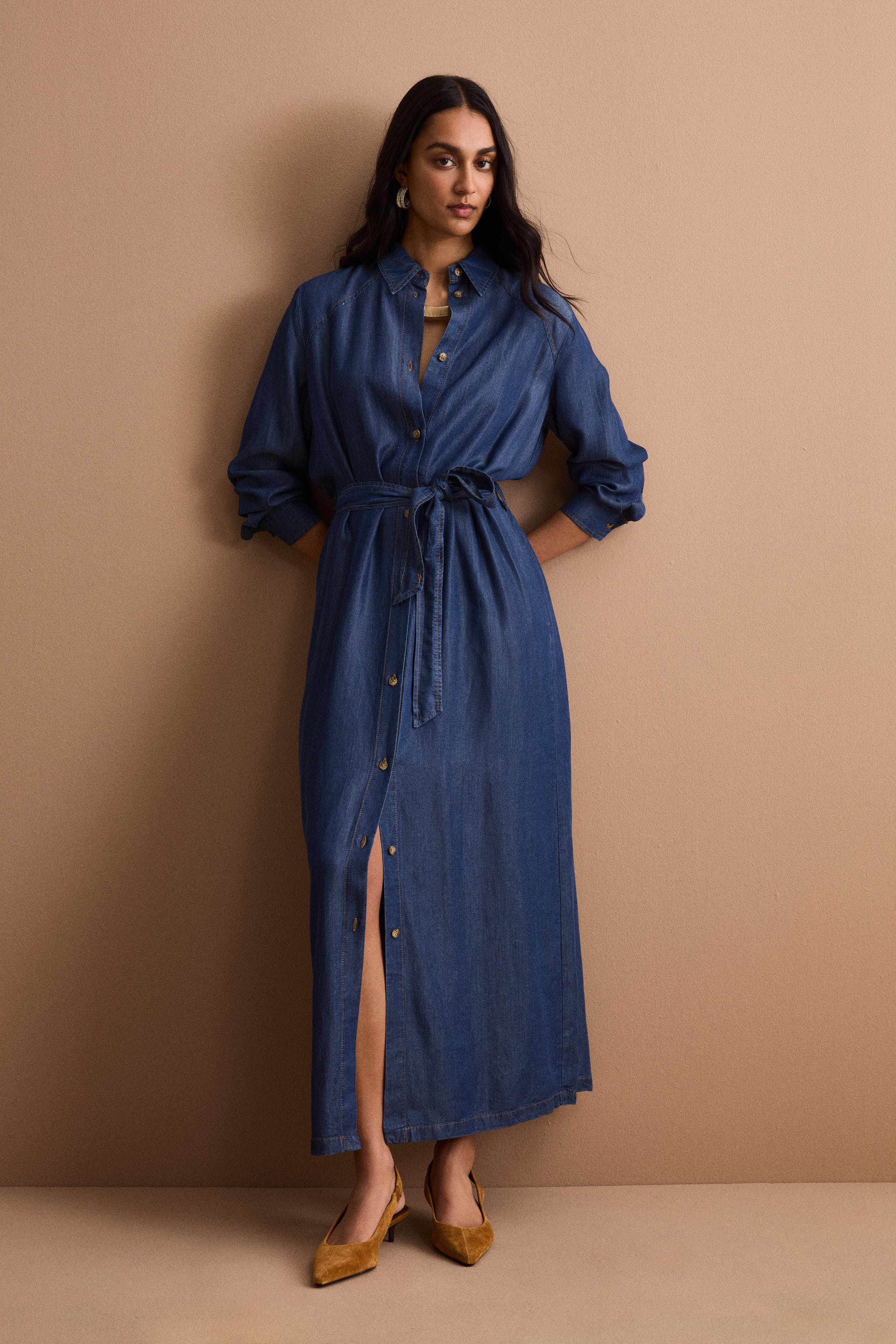 Langes Denim-Hemdkleid mit Gürtel - DENIM