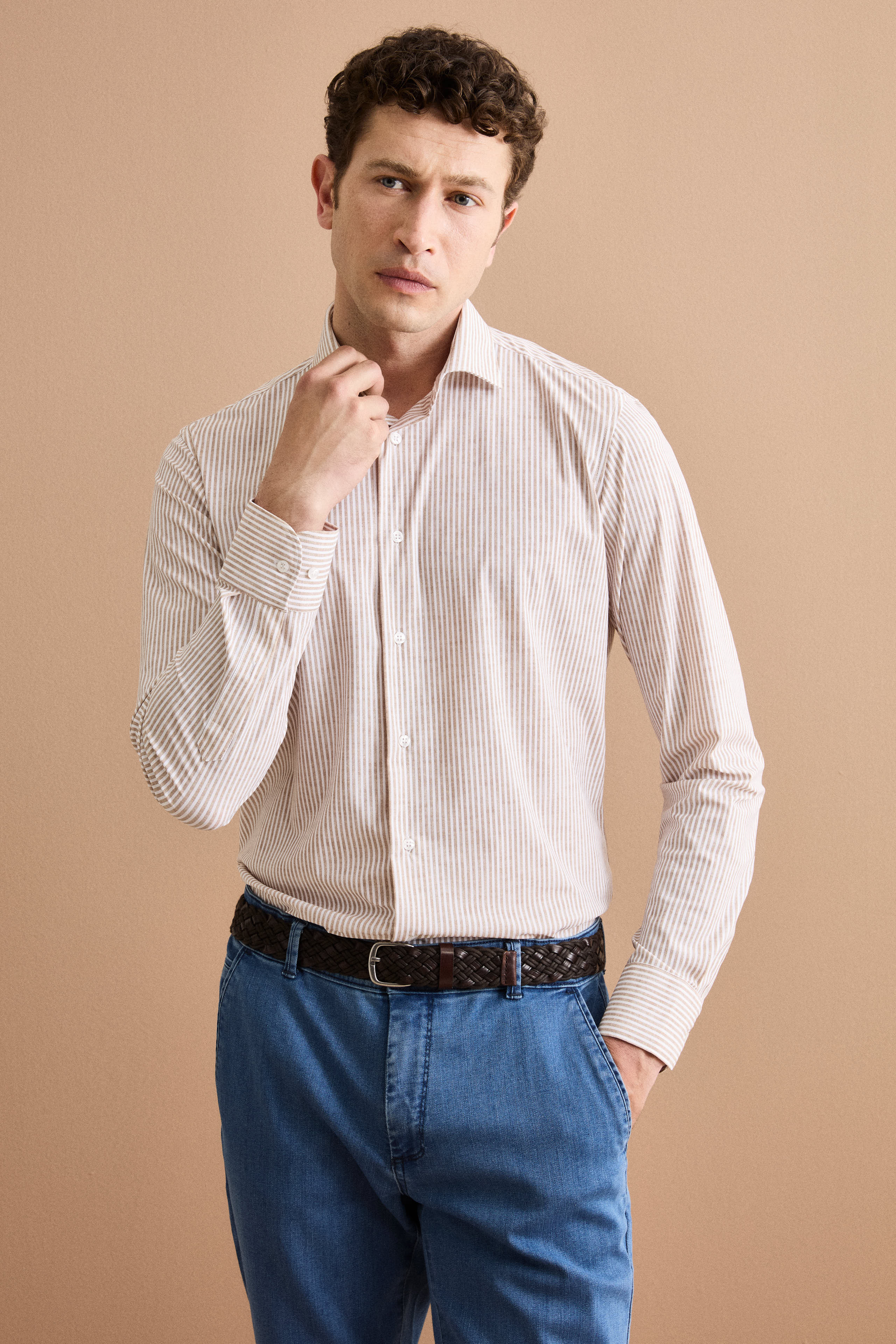 Herren Custom-Fit Hemd mit Streifen aus Technischem Gewebe - Braun gestreift