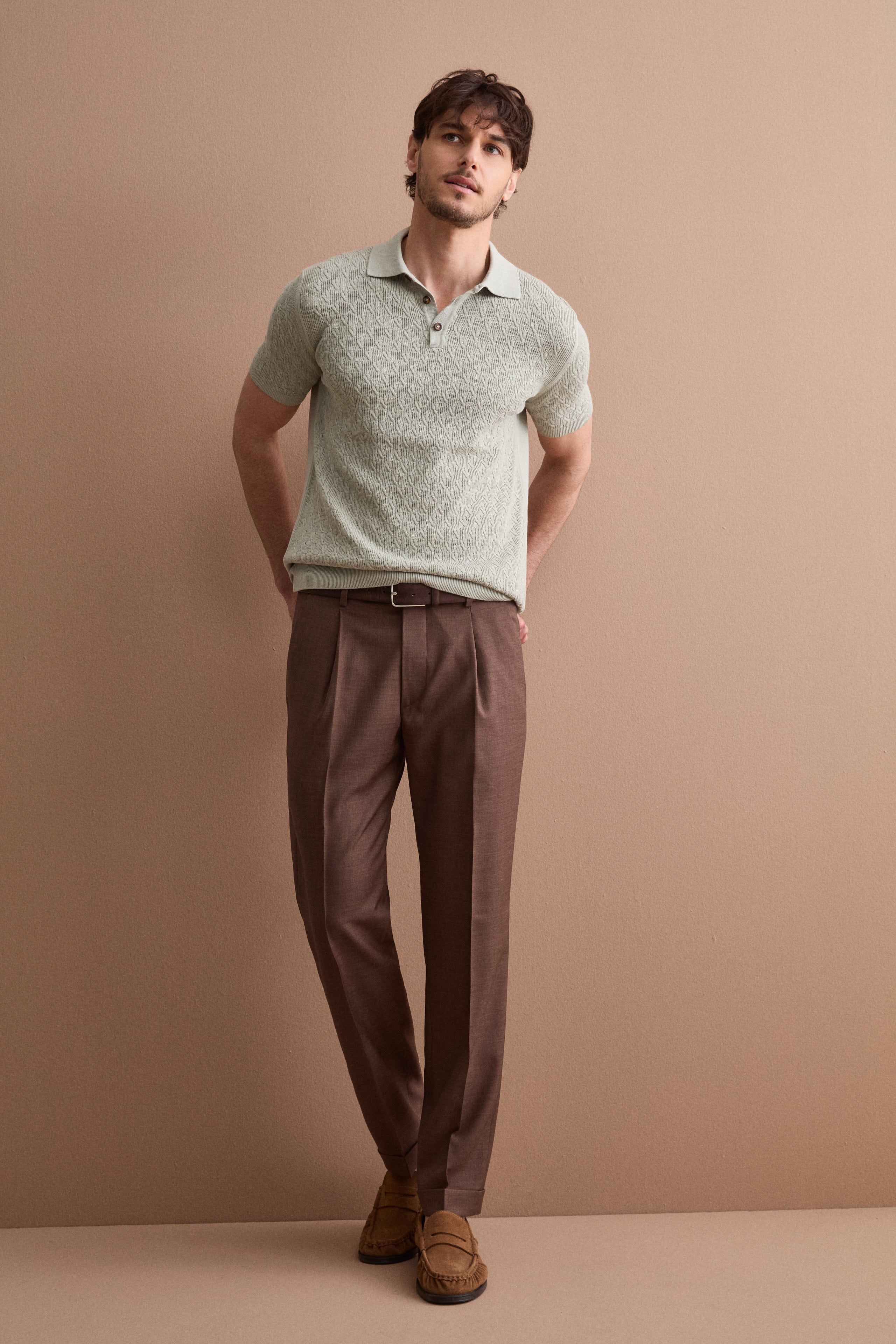 Slim-Fit-Hose aus Wollmischung mit Bundfalten und Umschlag am Saum - braun