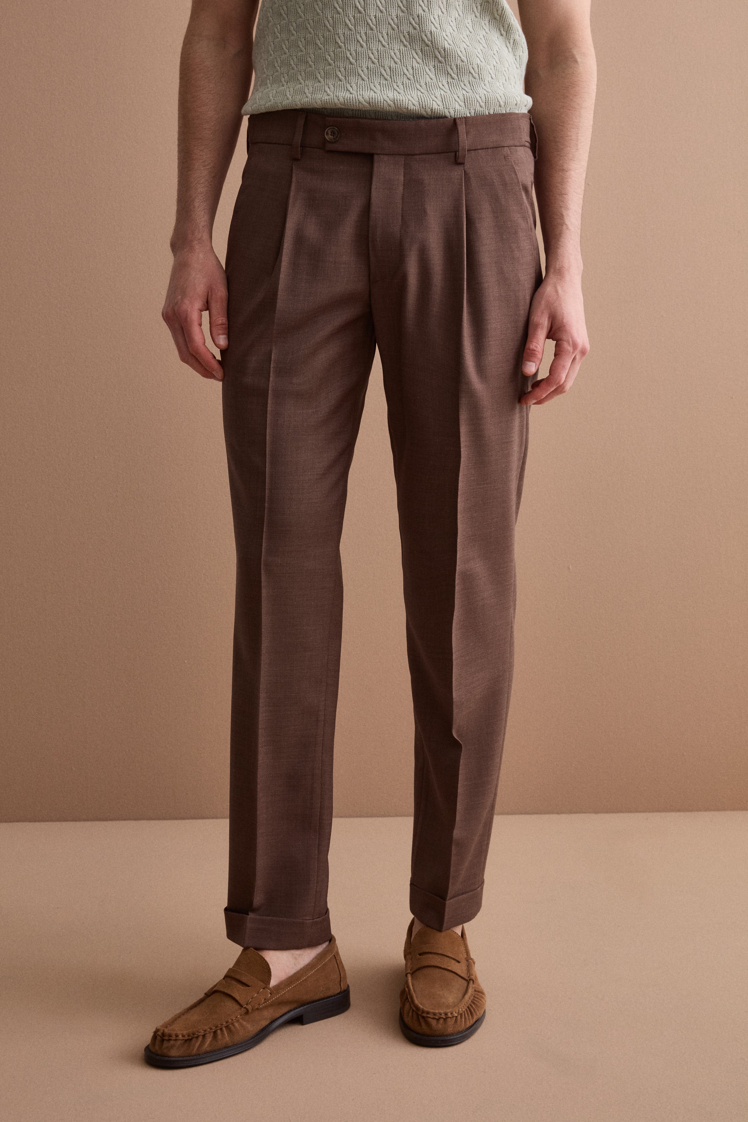 Slim-Fit-Hose aus Wollmischung mit Bundfalten und Umschlag am Saum - braun