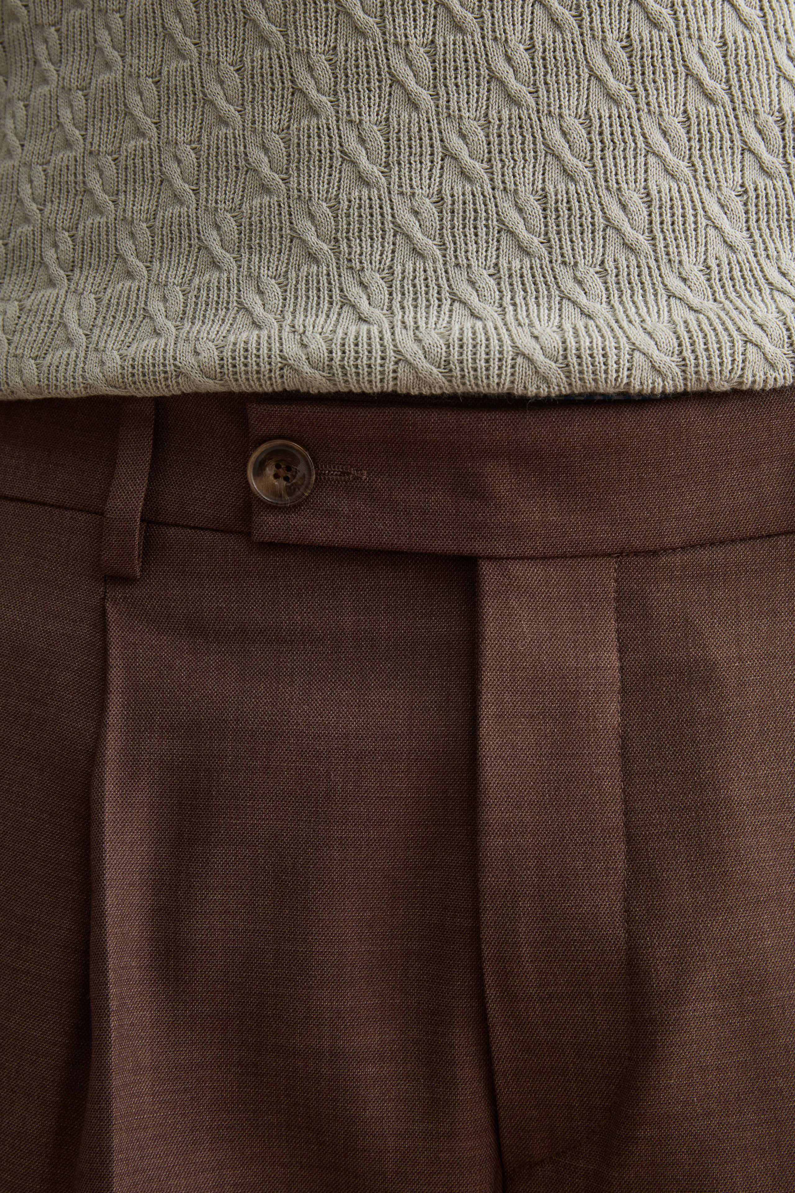 Slim-Fit-Hose aus Wollmischung mit Bundfalten und Umschlag am Saum - braun