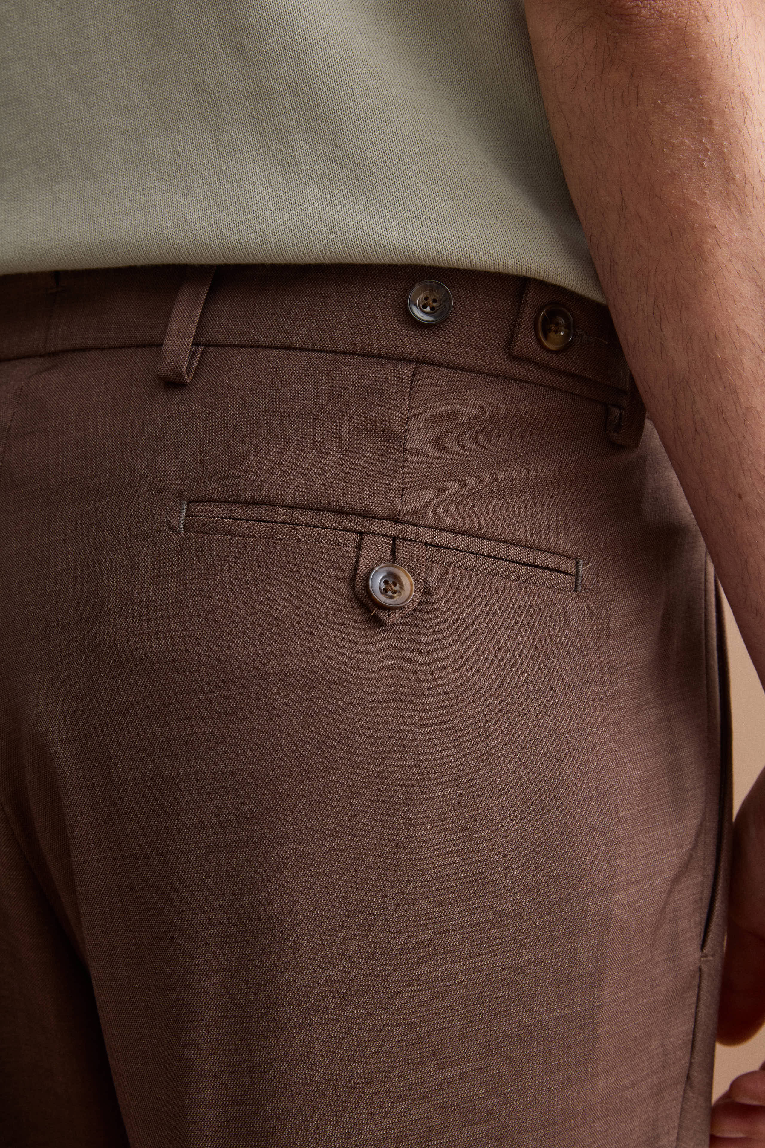 Slim-Fit-Hose aus Wollmischung mit Bundfalten und Umschlag am Saum - braun