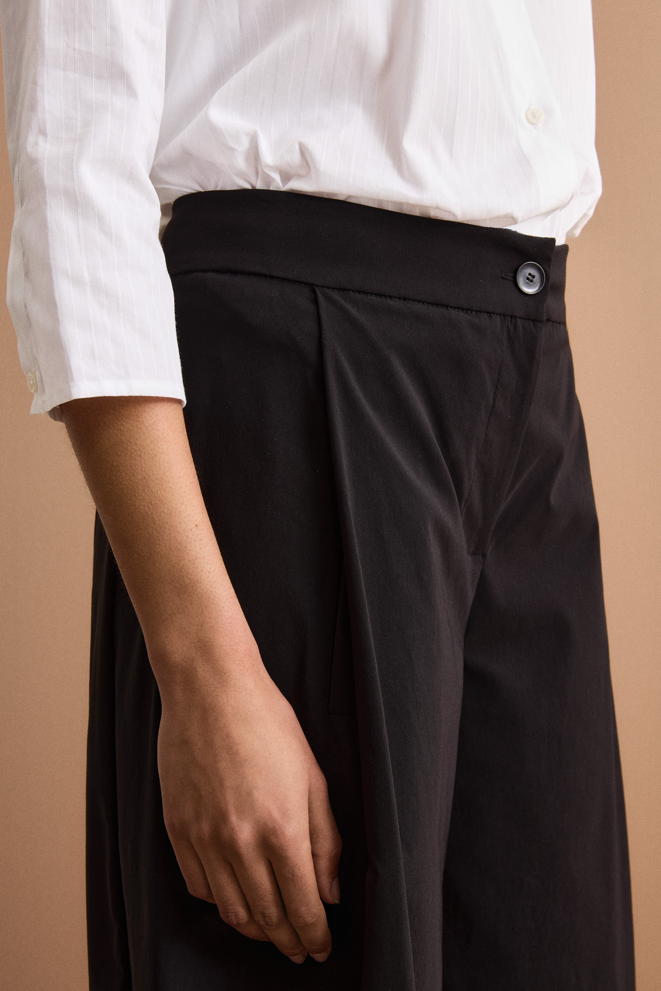 Hose mit weitem Bein und Bundfalten aus Bengaline - SCHWARZ