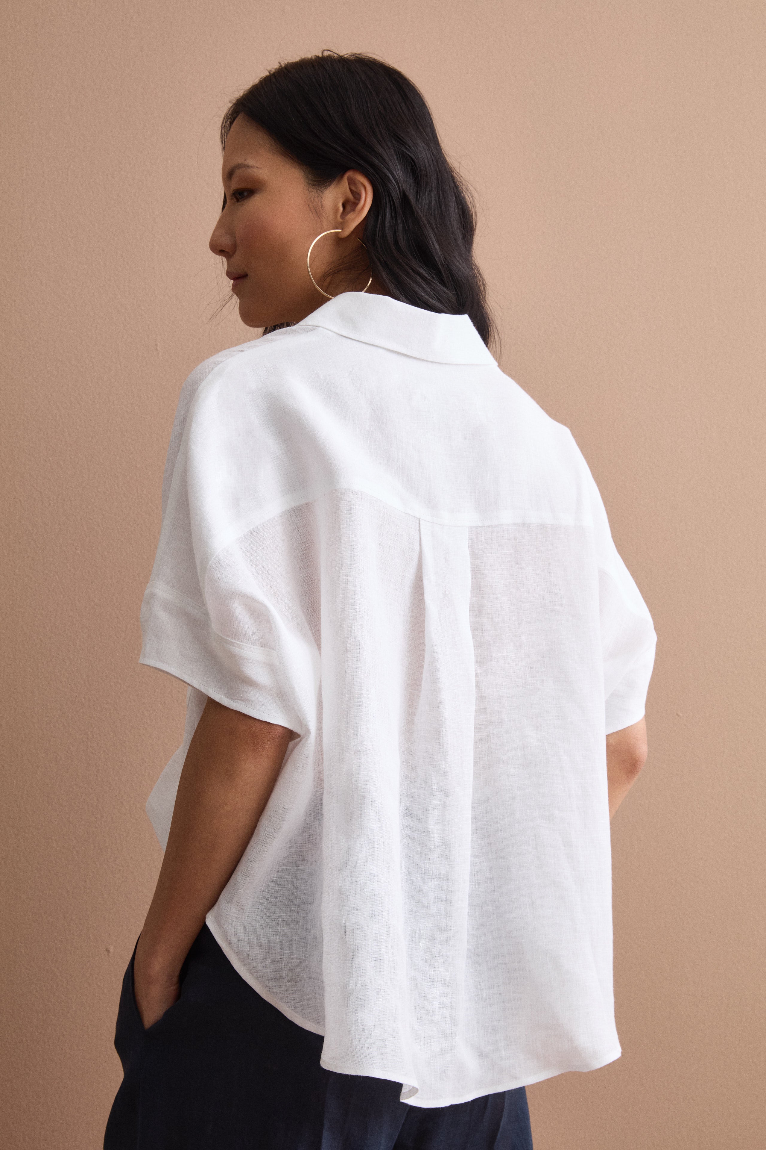 Oversize-Polohemd aus Leinen mit Brusttasche - WEISS