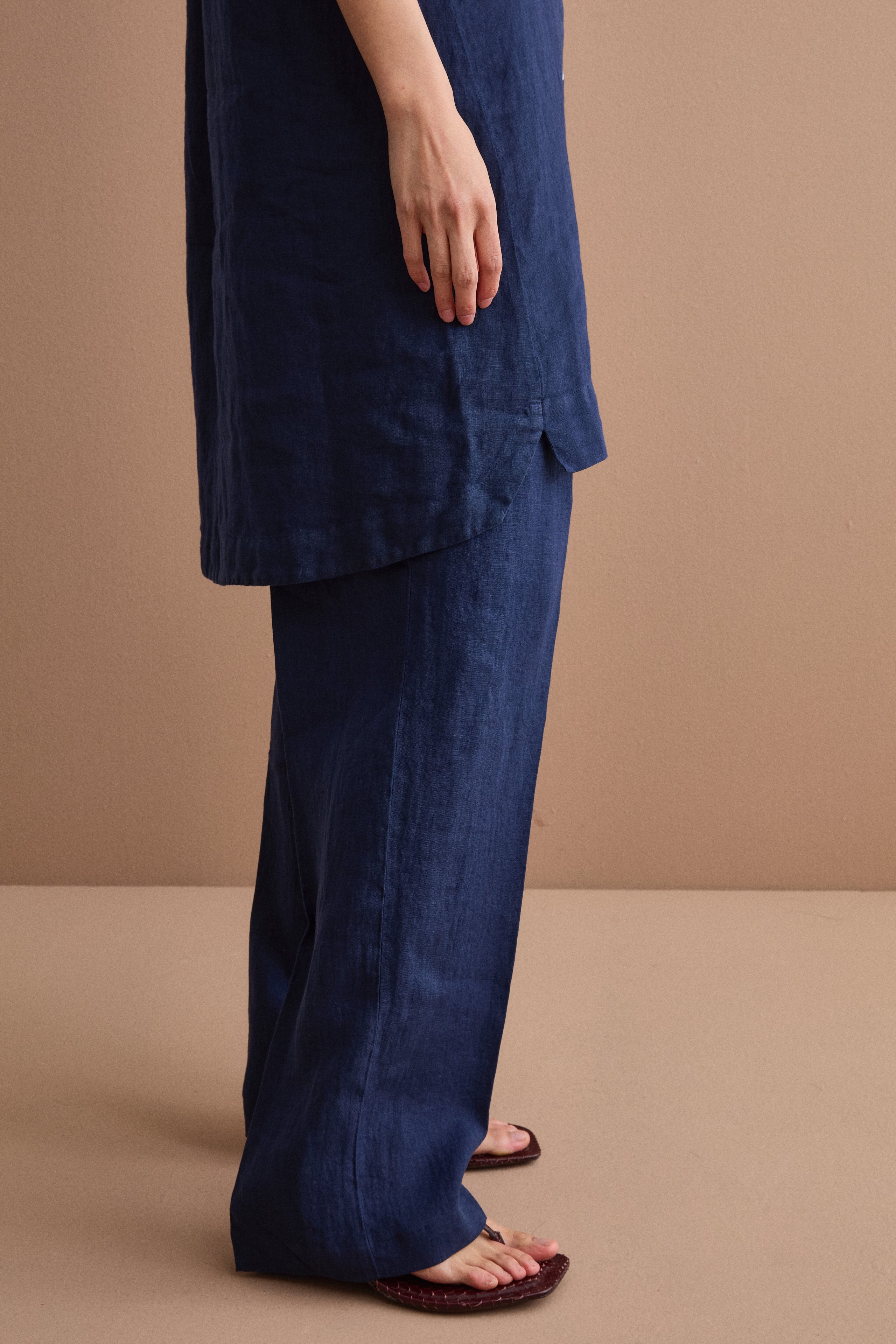 Sleeveless Midi Shirt Dress in Linen - Navy blue