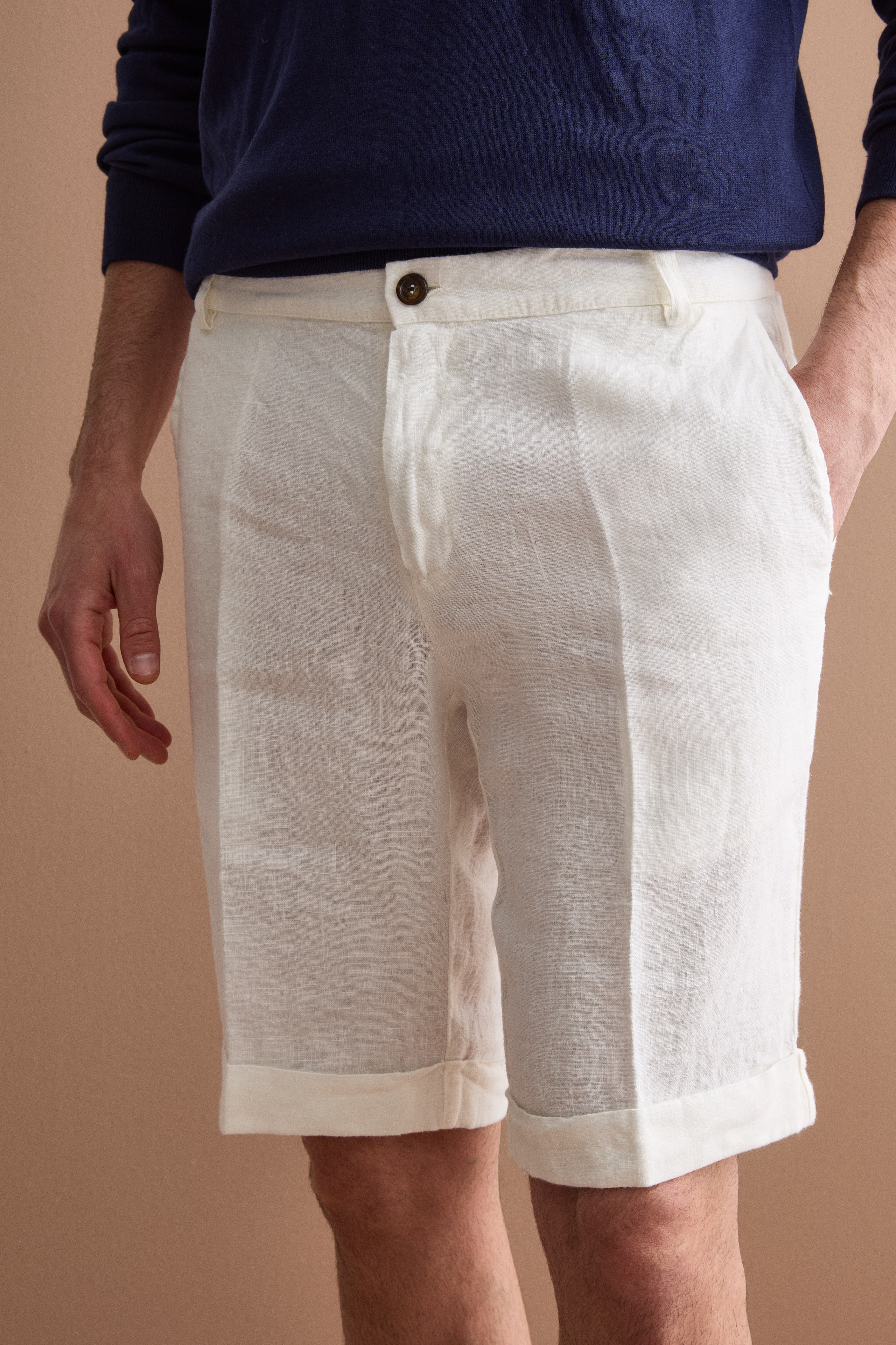 Men’s regular-fit linen bermuda shorts with turn-up hem - CREAM