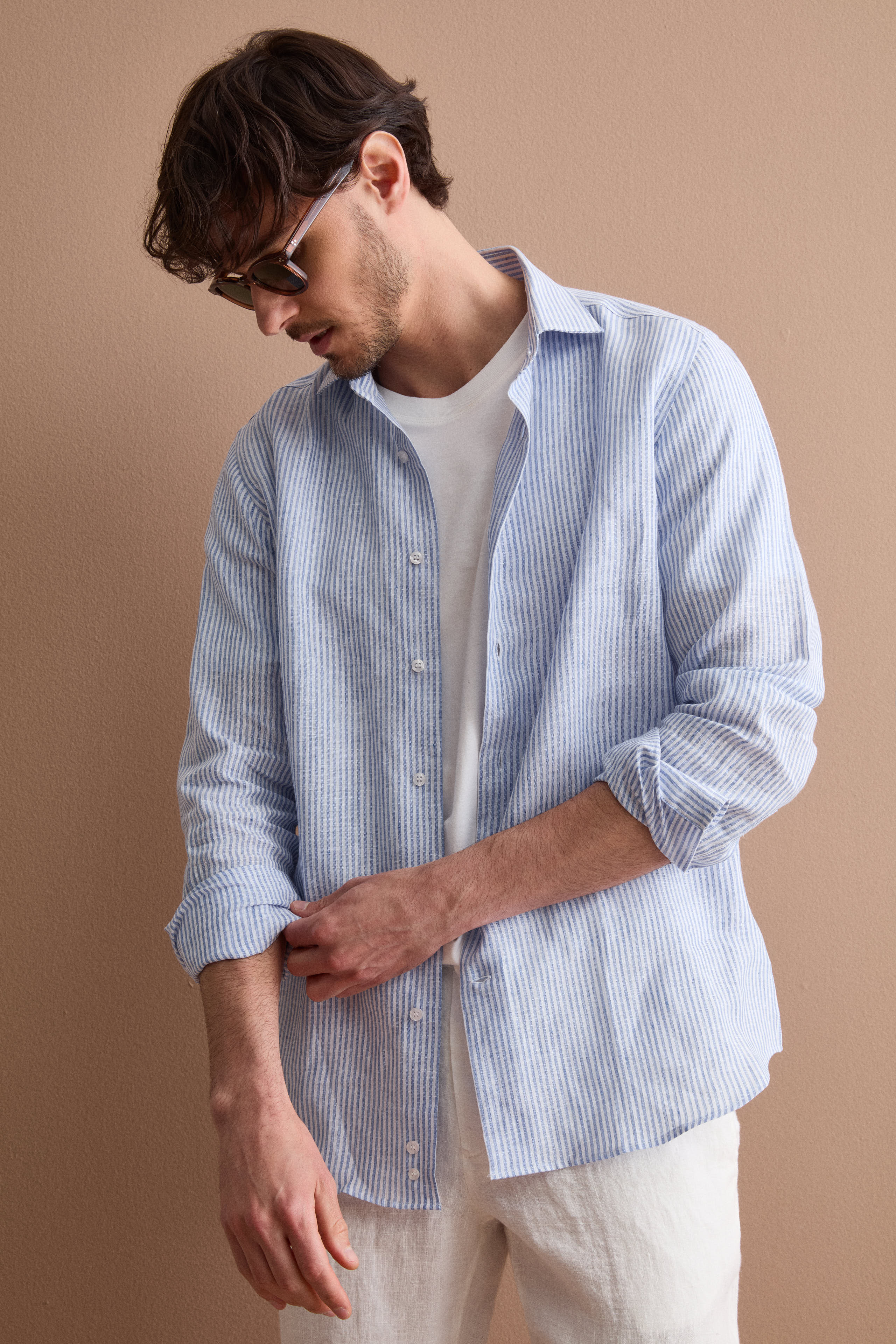 Gestreiftes Leinenhemd in Custom Fit - Hellblau gestreift