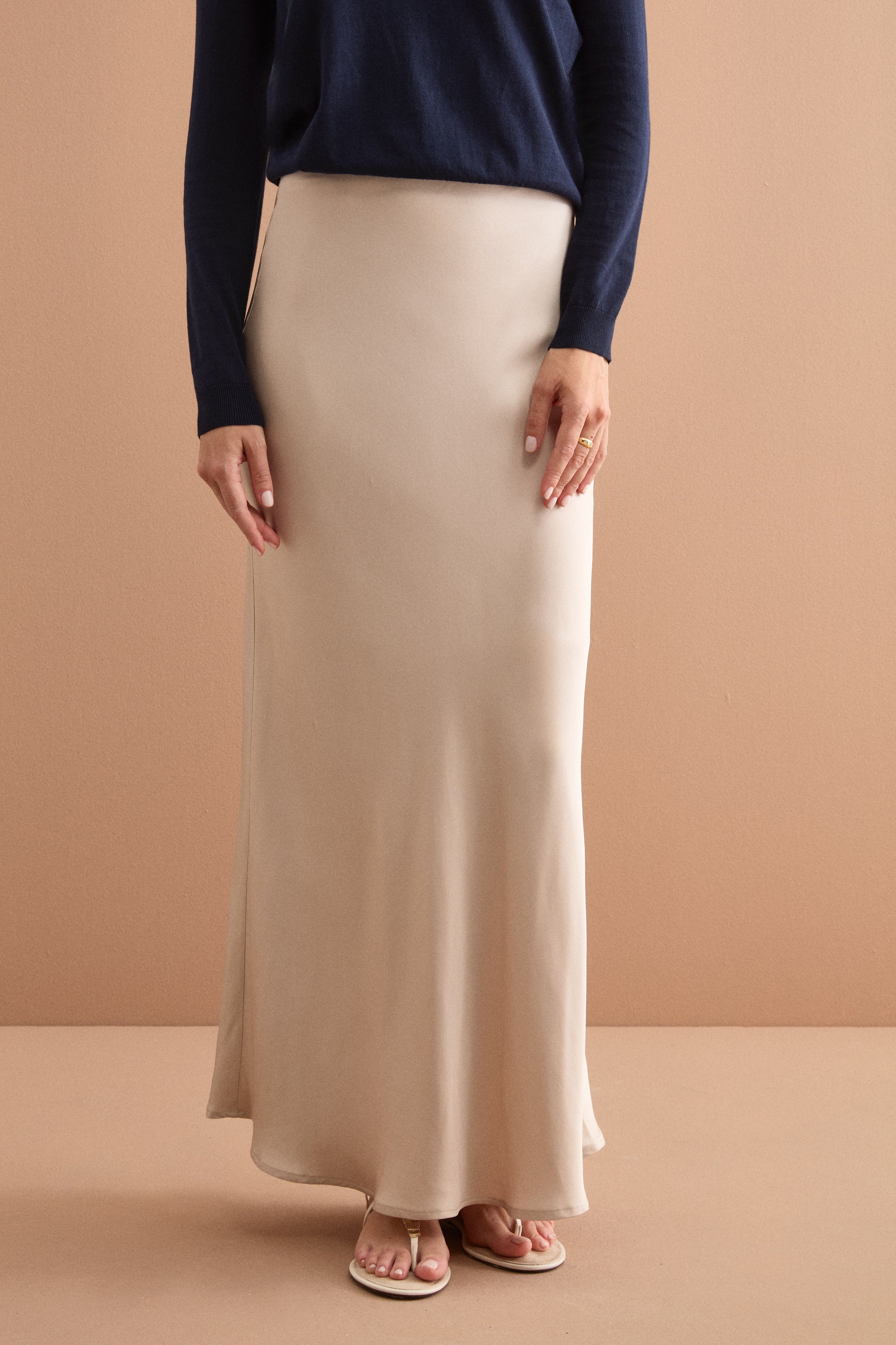 Gonna Lunga Elegante in Raso - GESSO