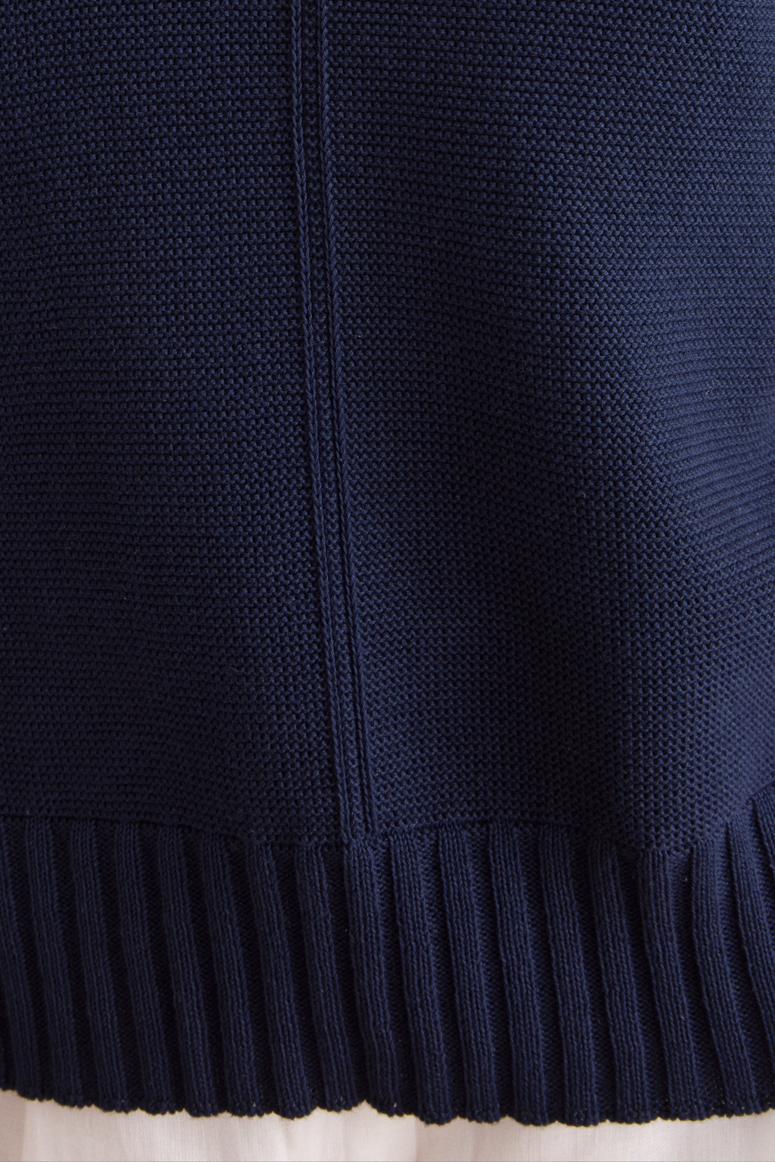 V-Ausschnitt-Pullover mit Rippdetails - Marineblau