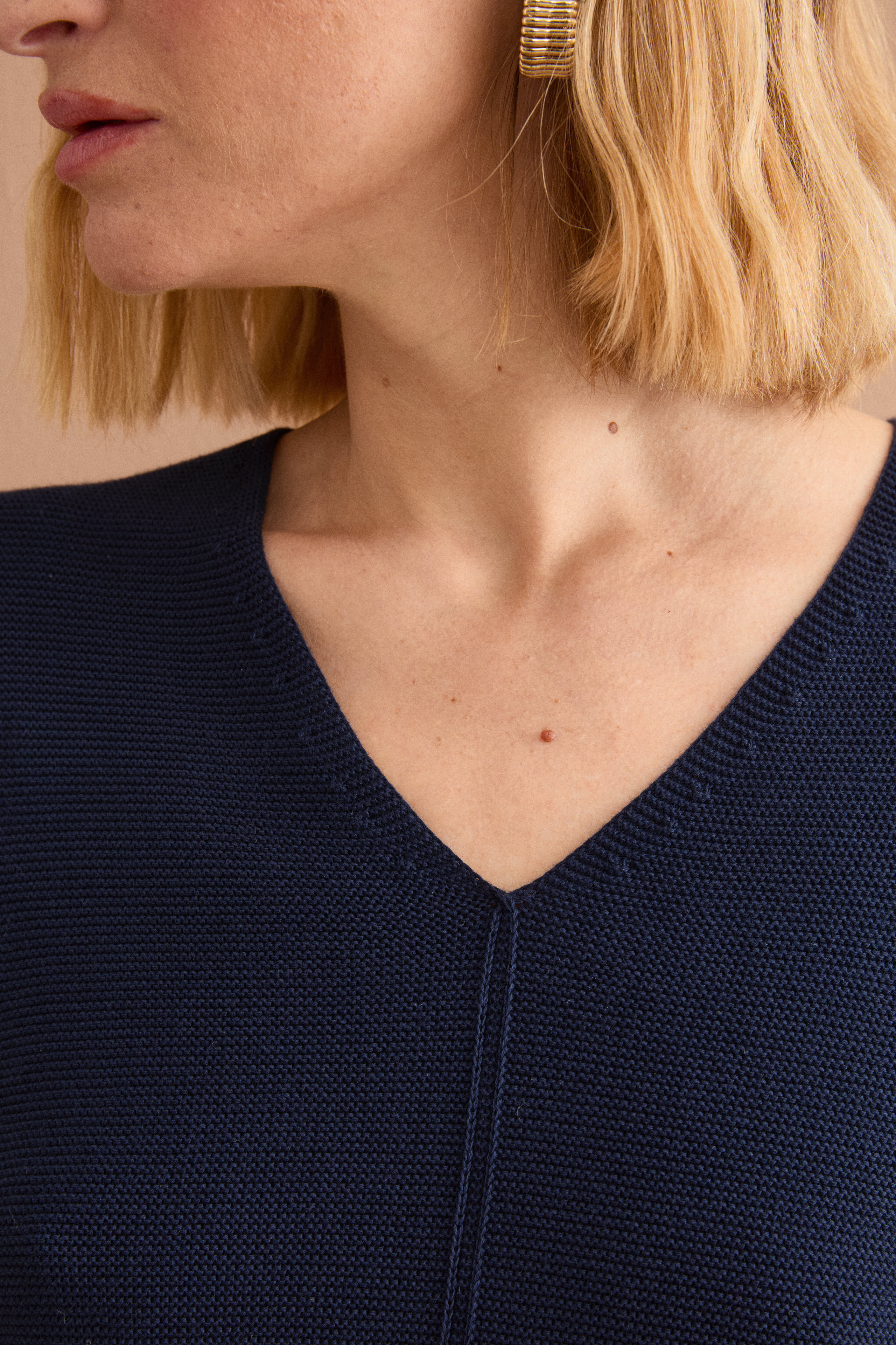 V-Ausschnitt-Pullover mit Rippdetails - Marineblau