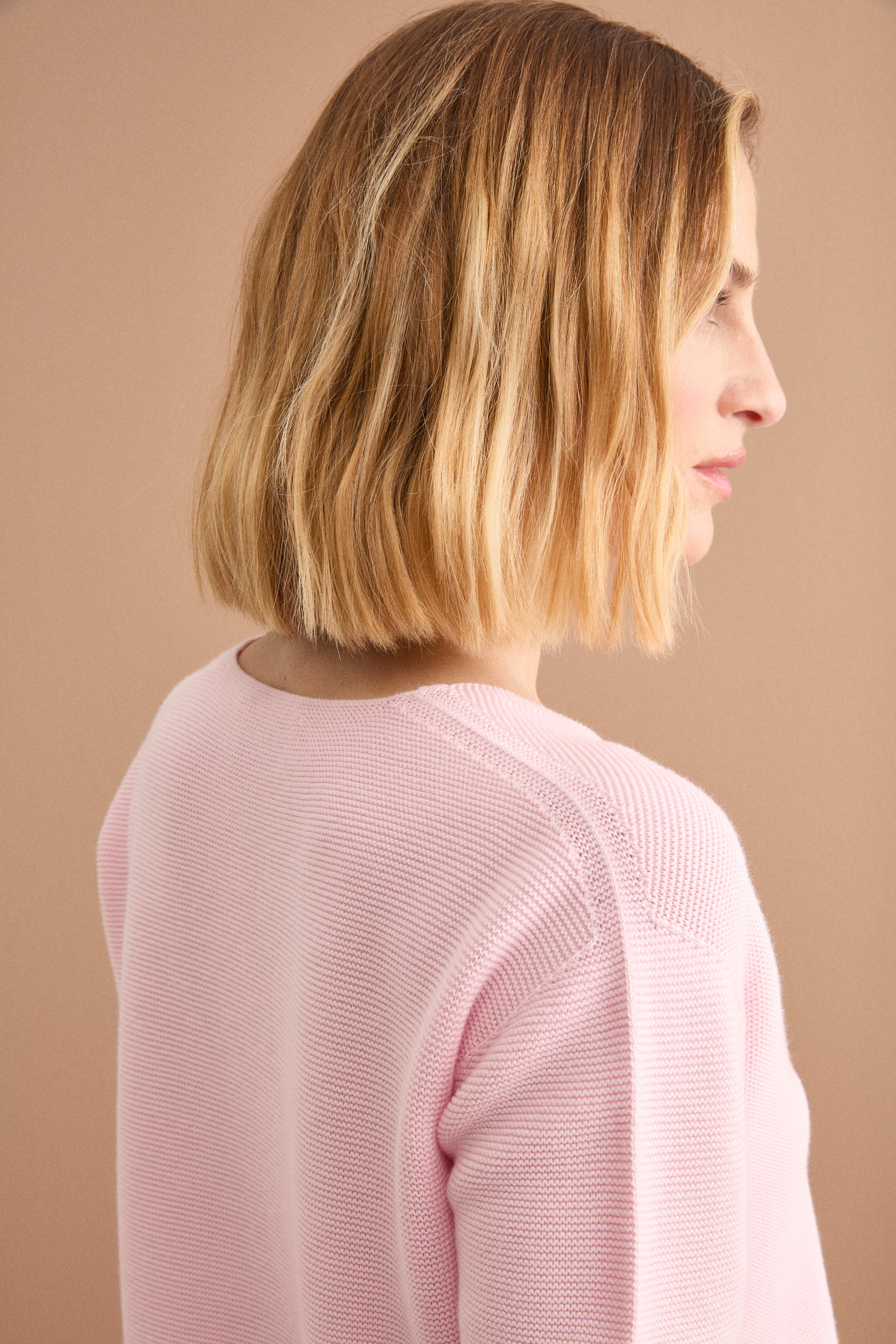 V-Ausschnitt-Pullover mit Rippdetails - Rosa
