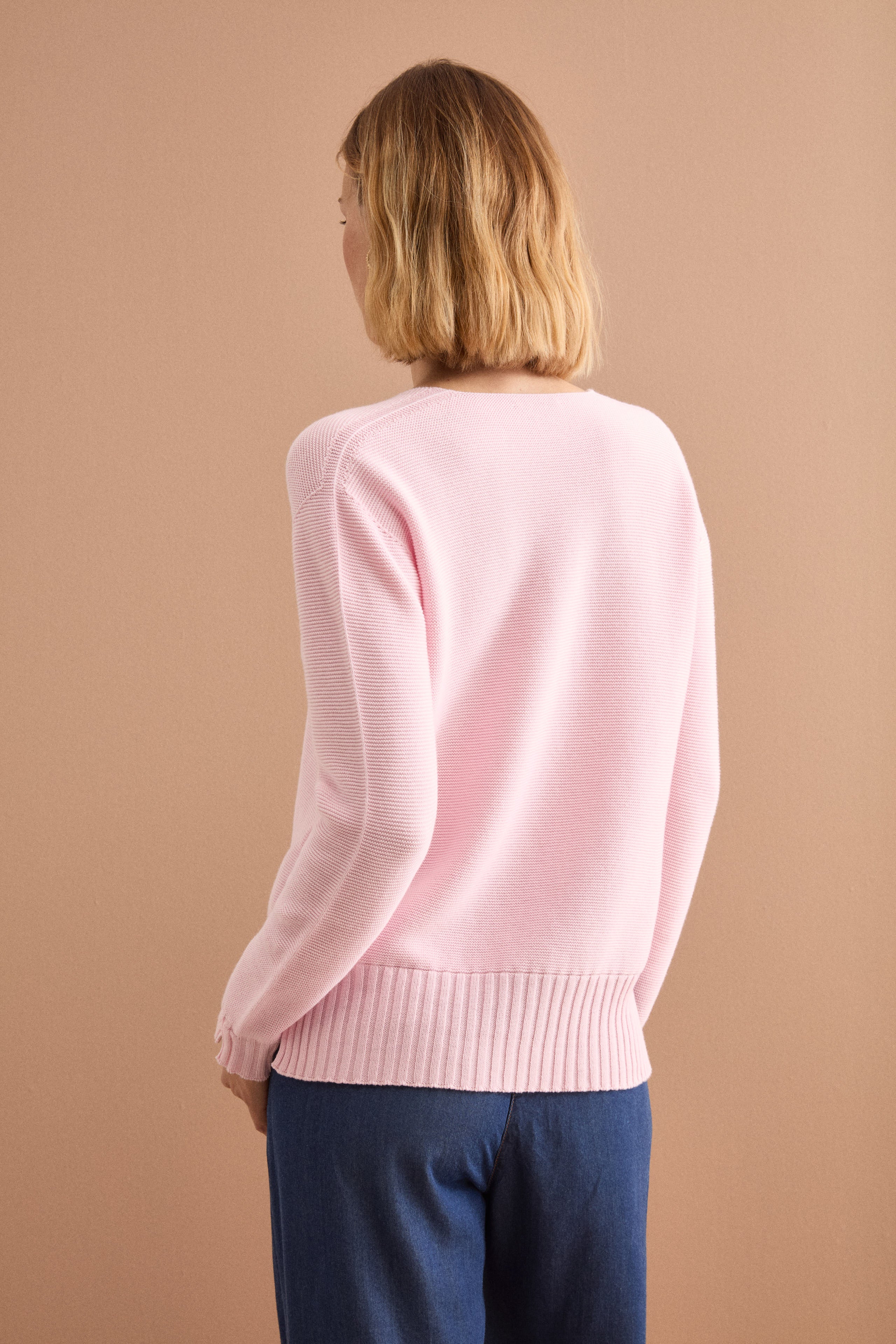 V-Ausschnitt-Pullover mit Rippdetails - Rosa