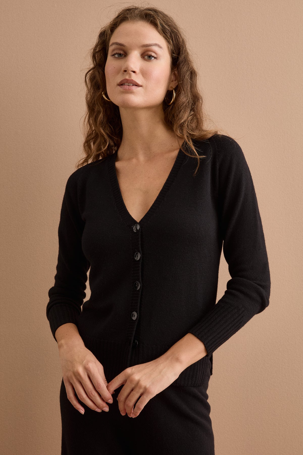 Cardigan Scollo a V con Bottoni in Lana Merino - NERO