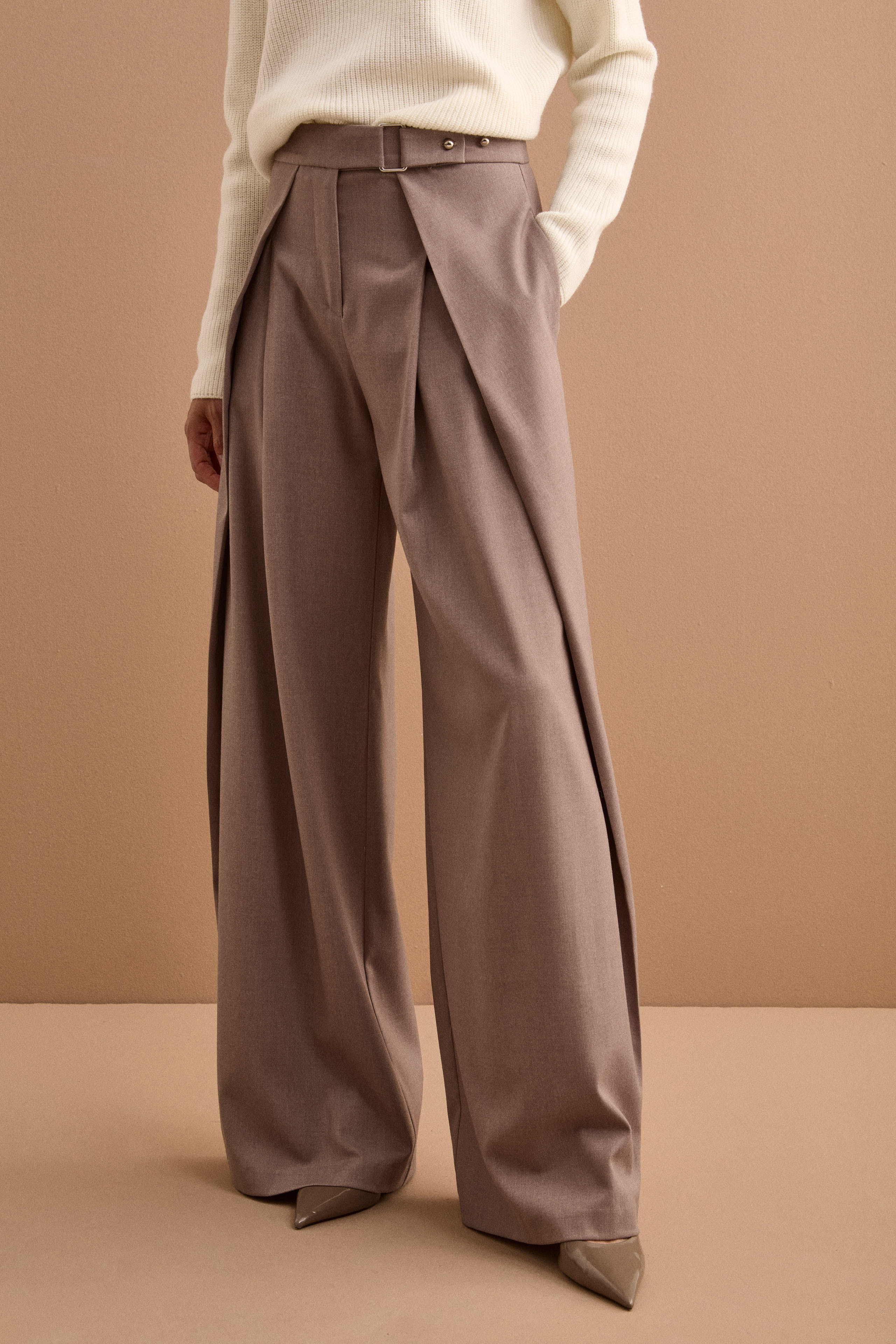 Pantalone Elegante a Gamba Larga con Pieghe - BEIGE
