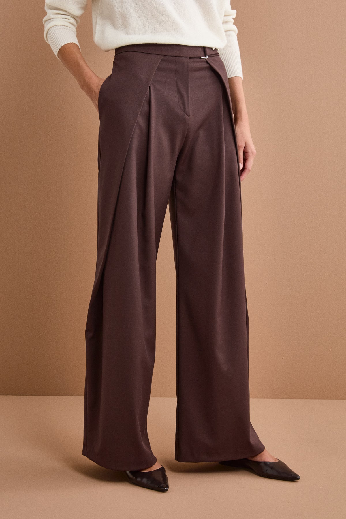 Pantalone Elegante a Gamba Larga con Pieghe - T.MORO