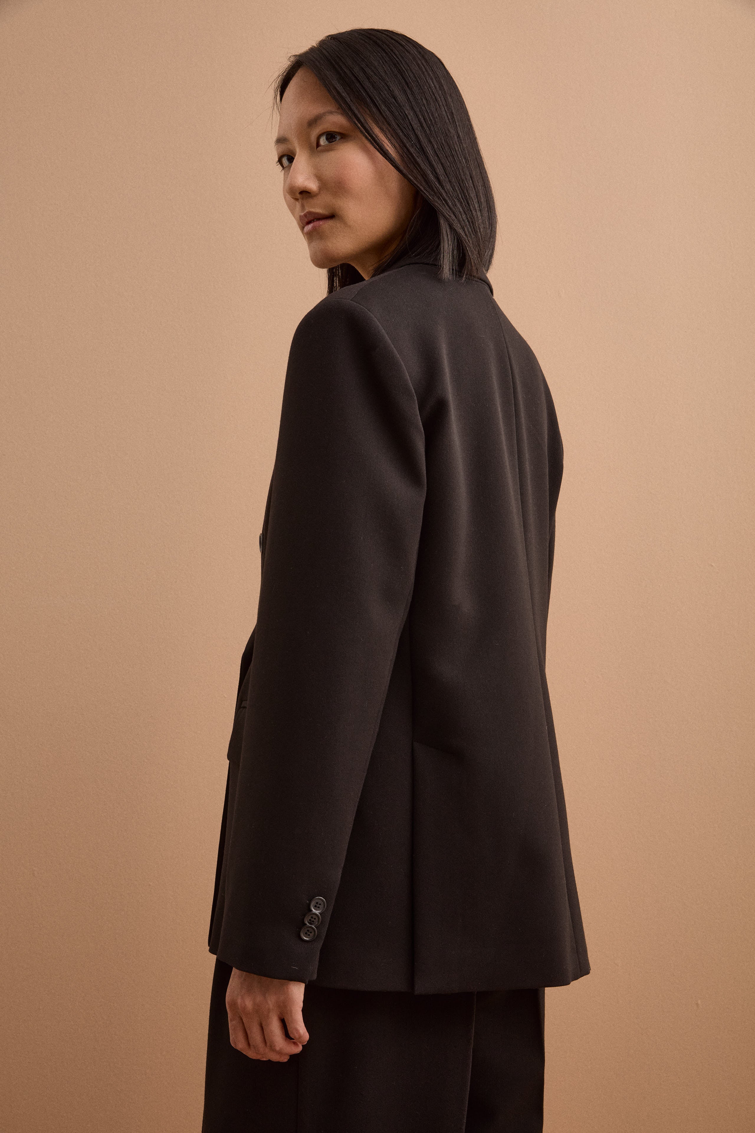 Gefütterter zweireihiger Blazer mit Spitzrevers - SCHWARZ