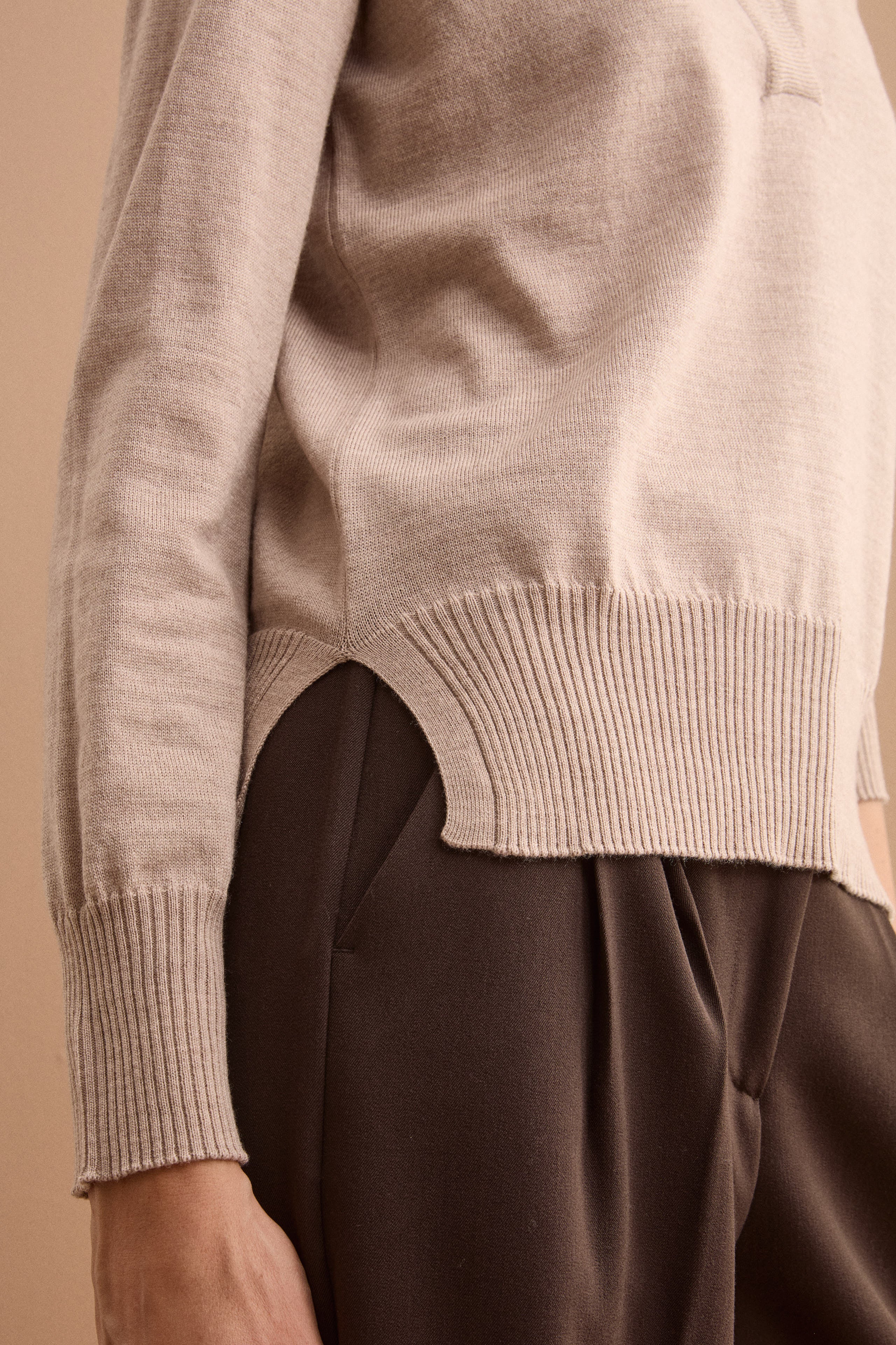 Langarm-Poloshirt mit Henley-Ausschnitt aus Merinowolle - BEIGE
