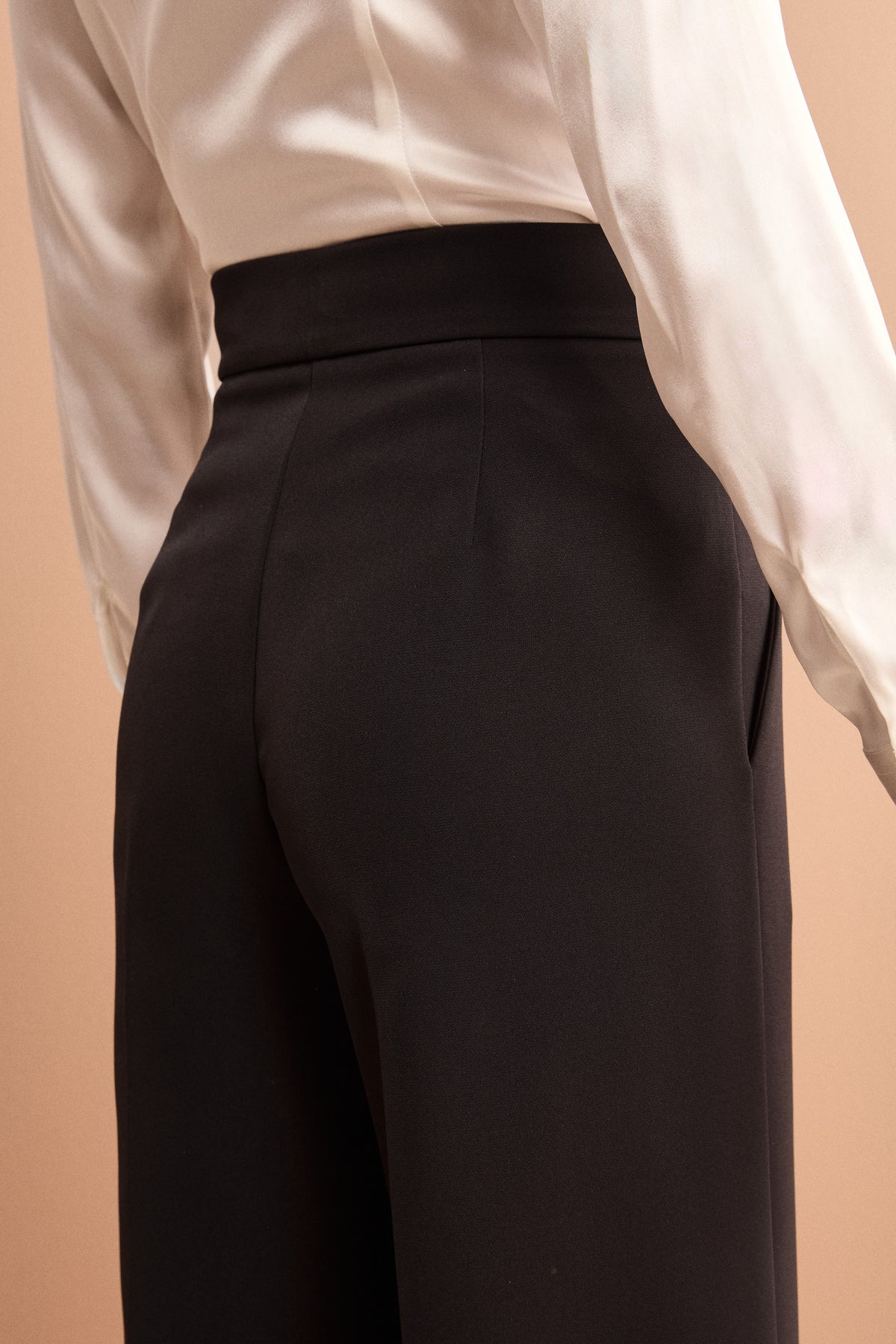 Pantalone a Gamba Larga in Tessuto Crêpe - NERO