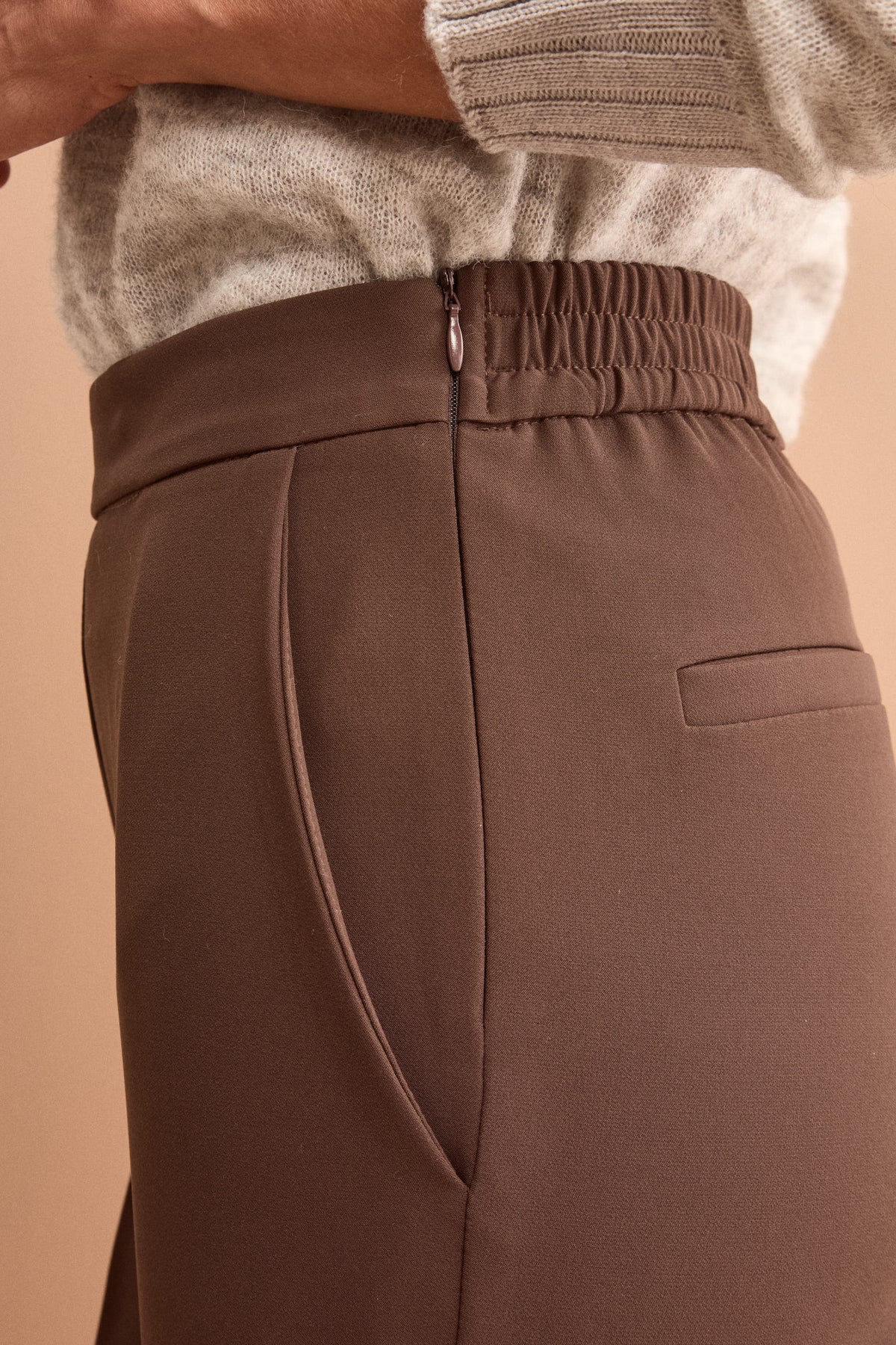 Slim-Fit-Zigarettenhose aus Crêpe-Stoff - Dunkelbraun
