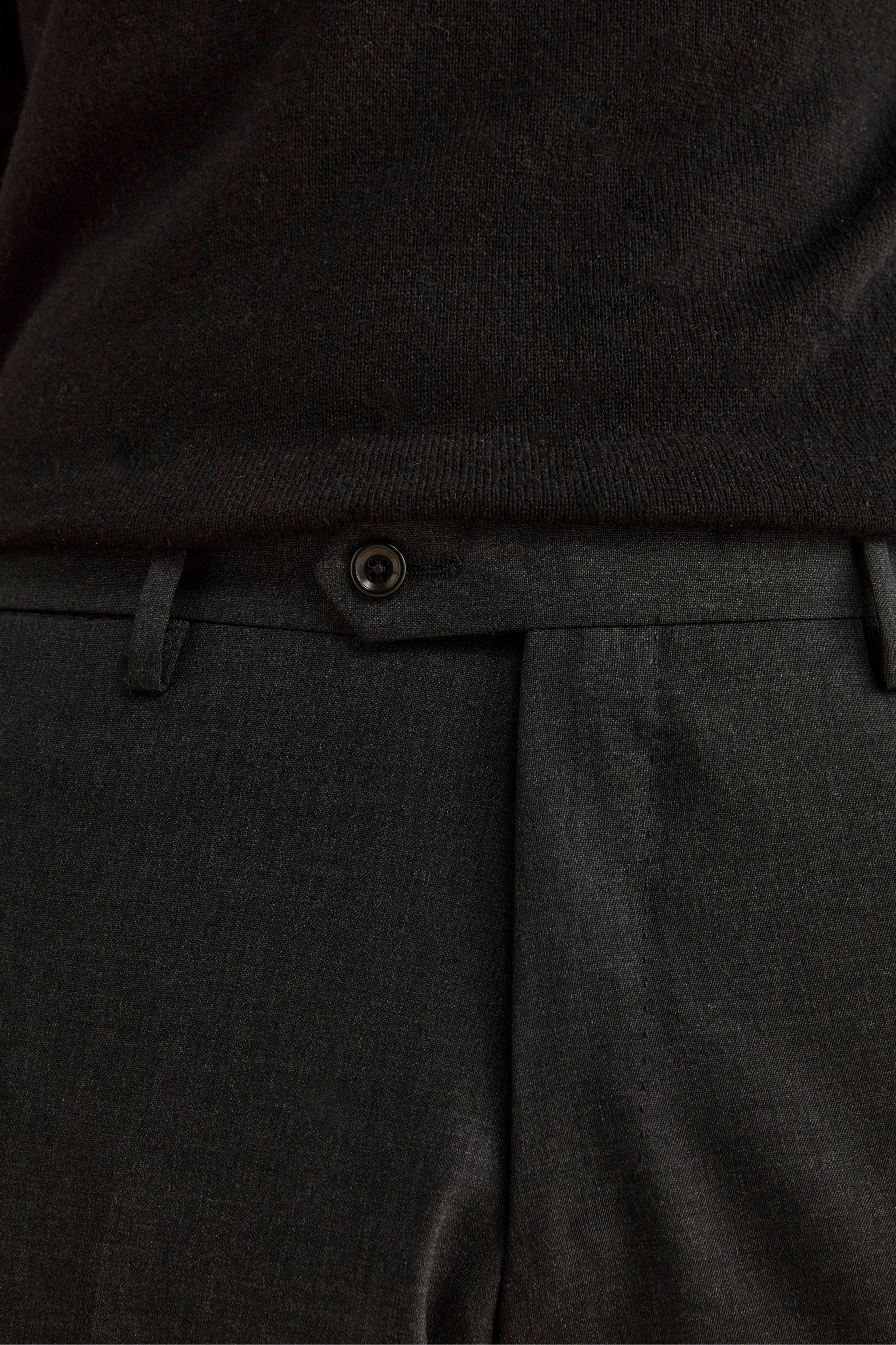 Virgin Wool Slim Fit Single-Breasted Suit with Peak Lapel - Charcoal grey