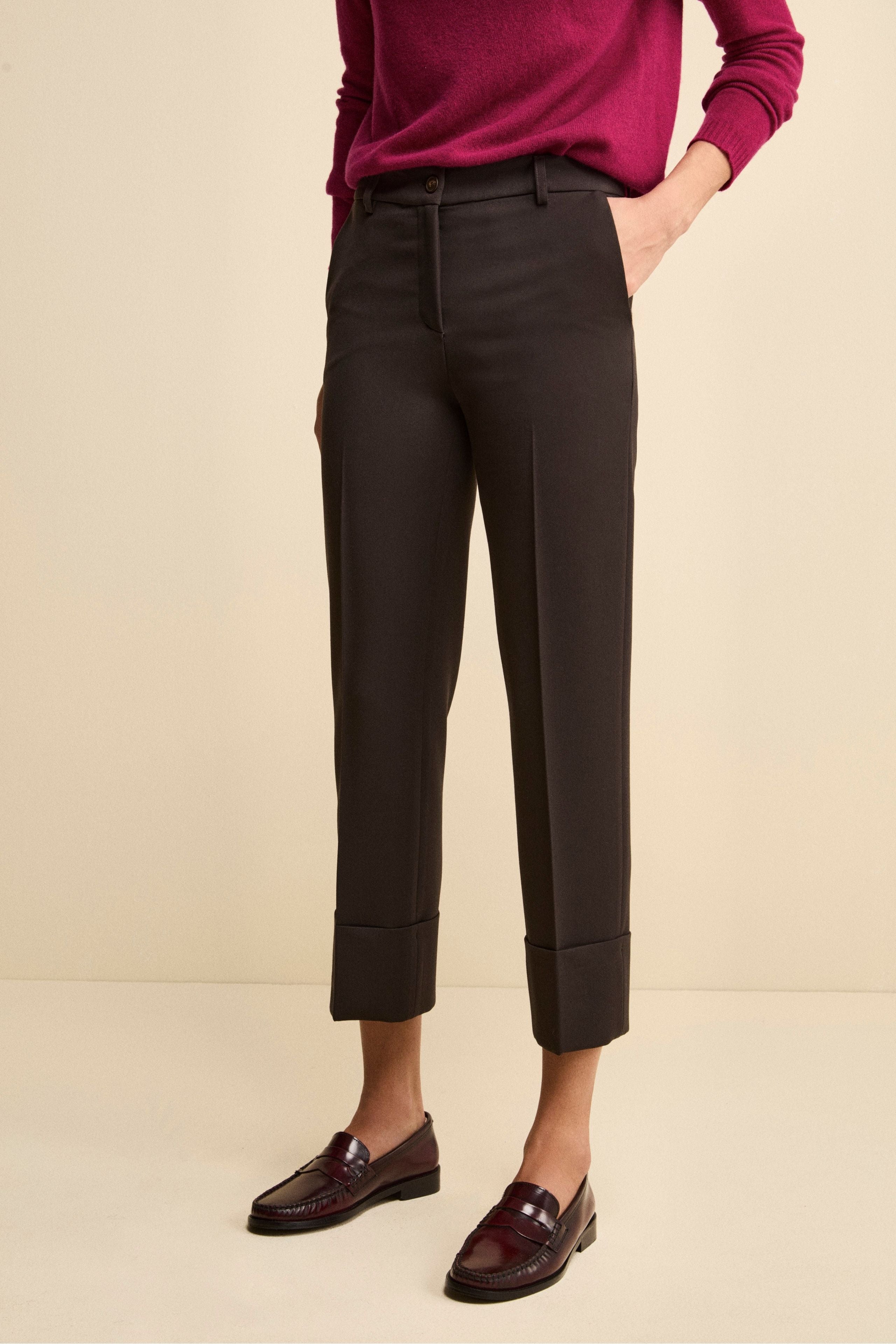 Cigarette Trousers with Pleats and Cuffs - Dark brown