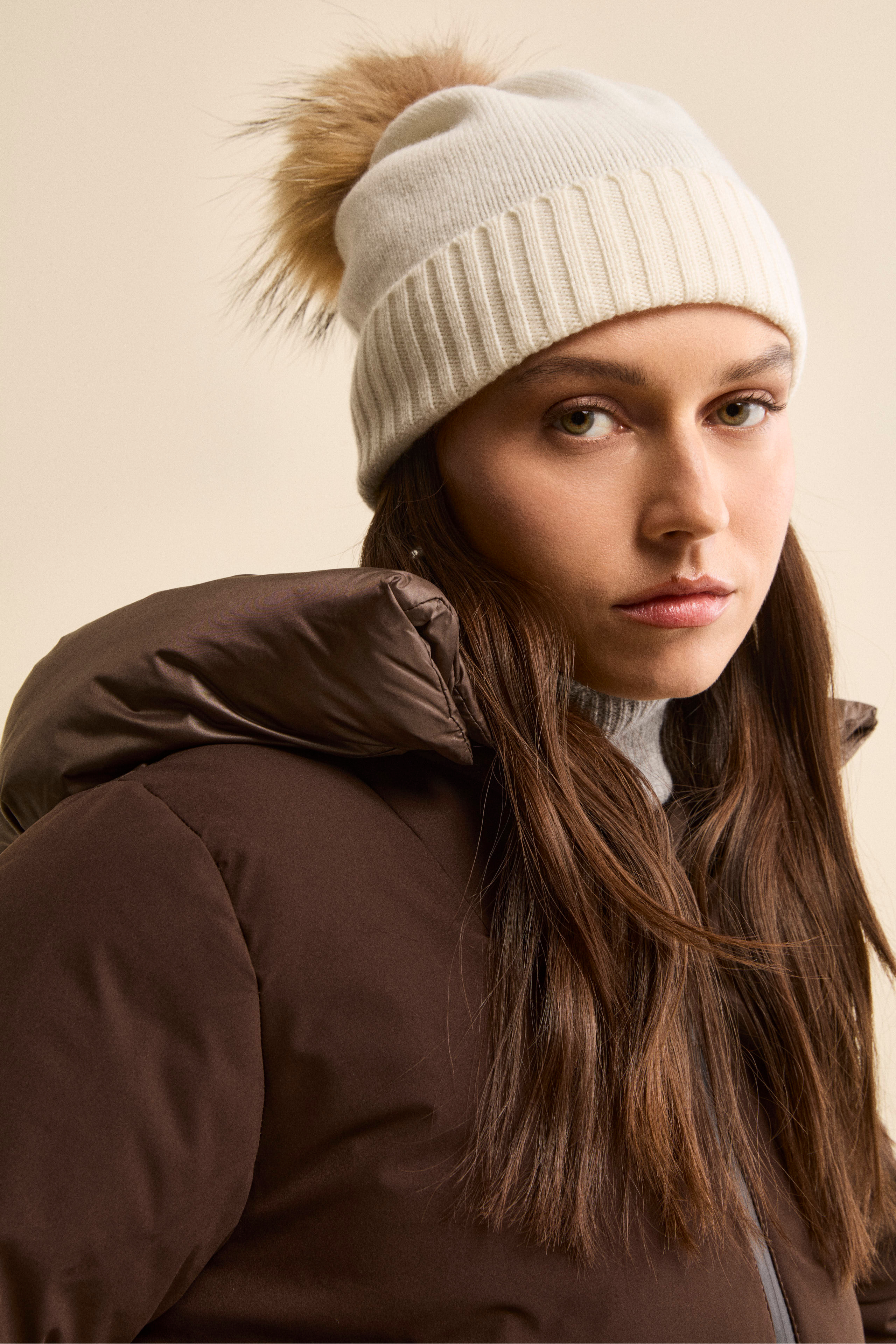 Cashmere Beanie with Pom-Pom - WHITE