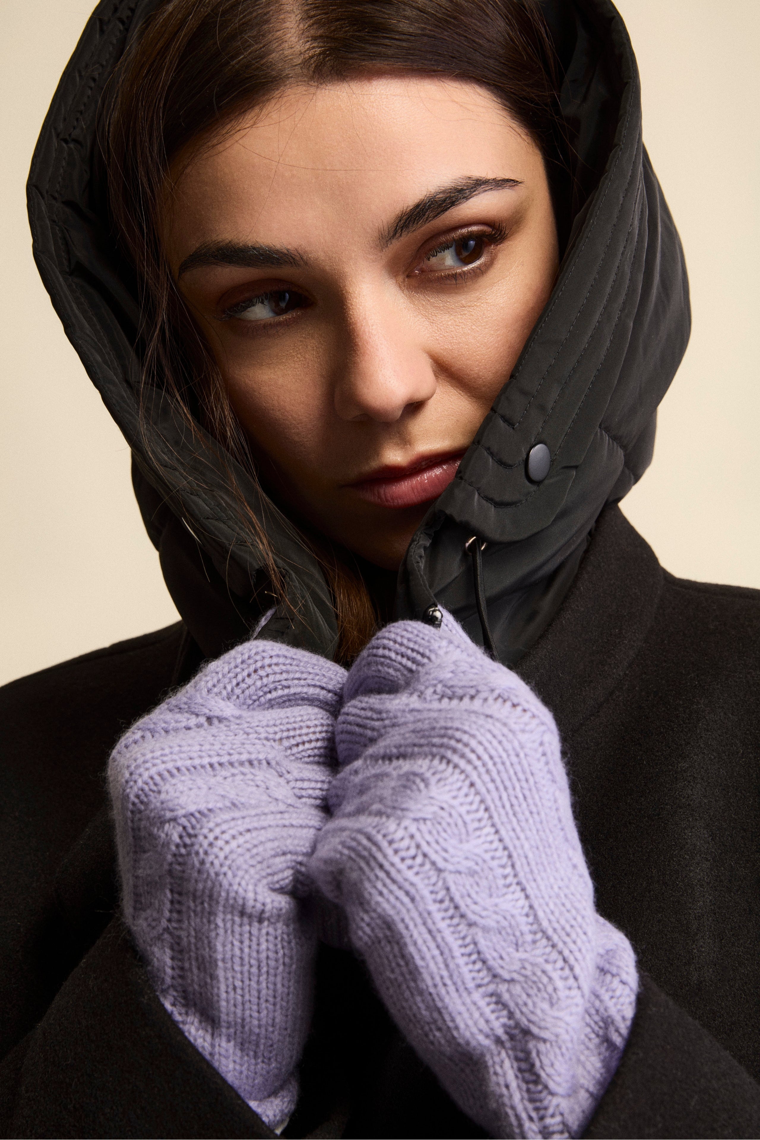 Cable Knit Gloves in Wool and Cashmere - Lavender