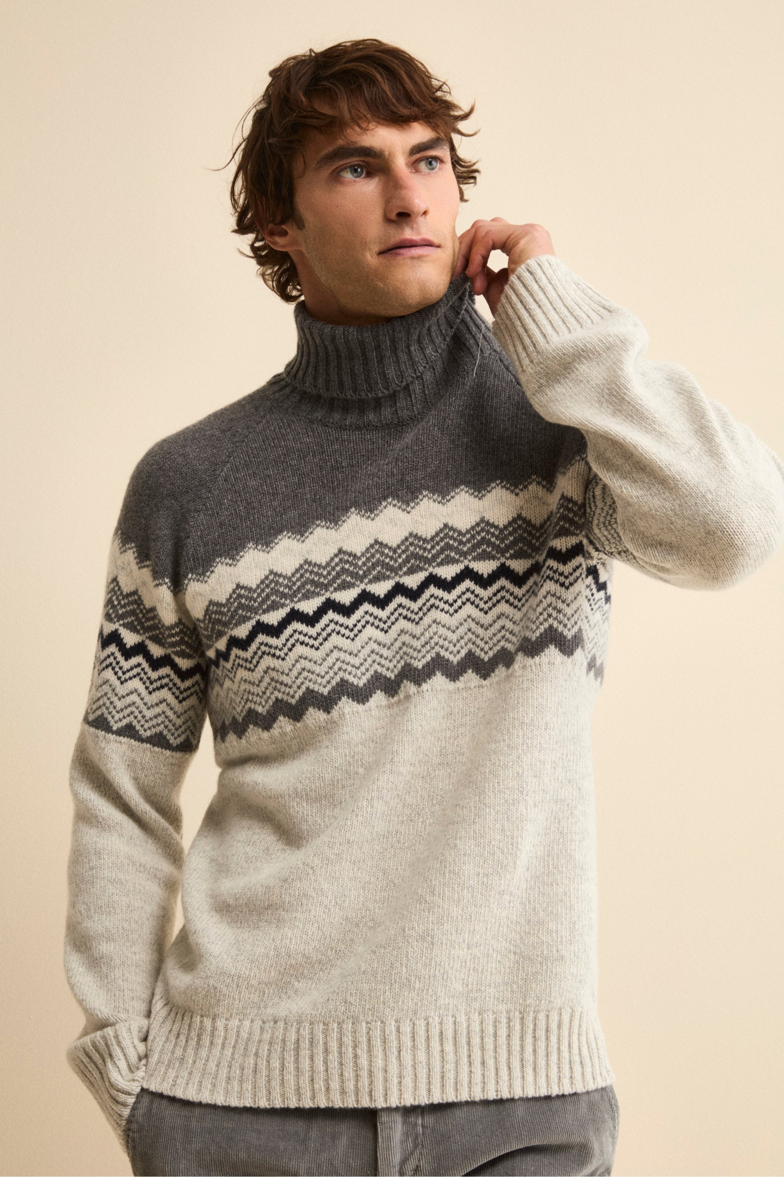 Jacquard Norwegian Turtleneck in Virgin Wool Blend - Light grey