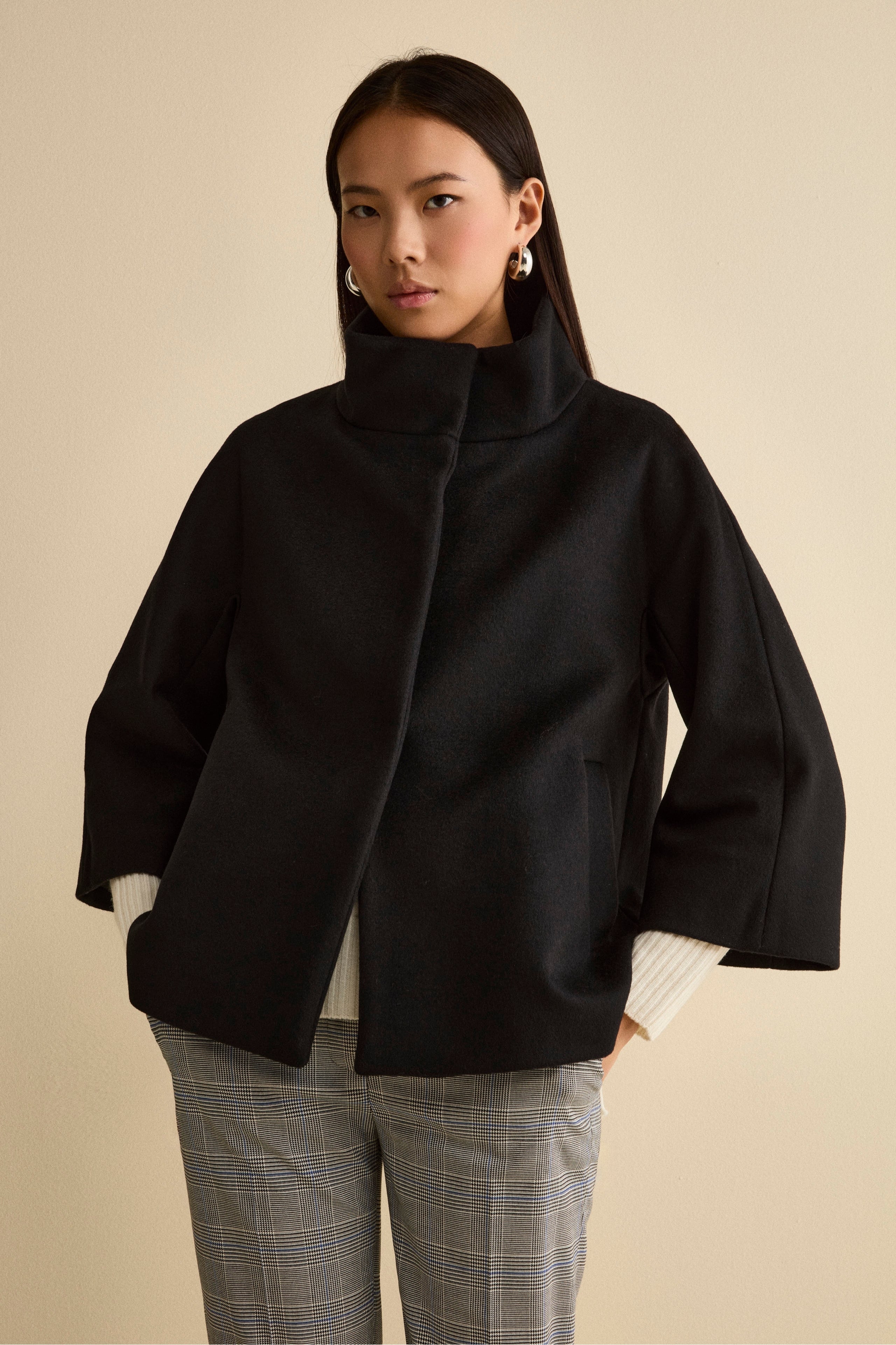 Short Oversized Coat in Wool and Cashmere Blend - BLACK