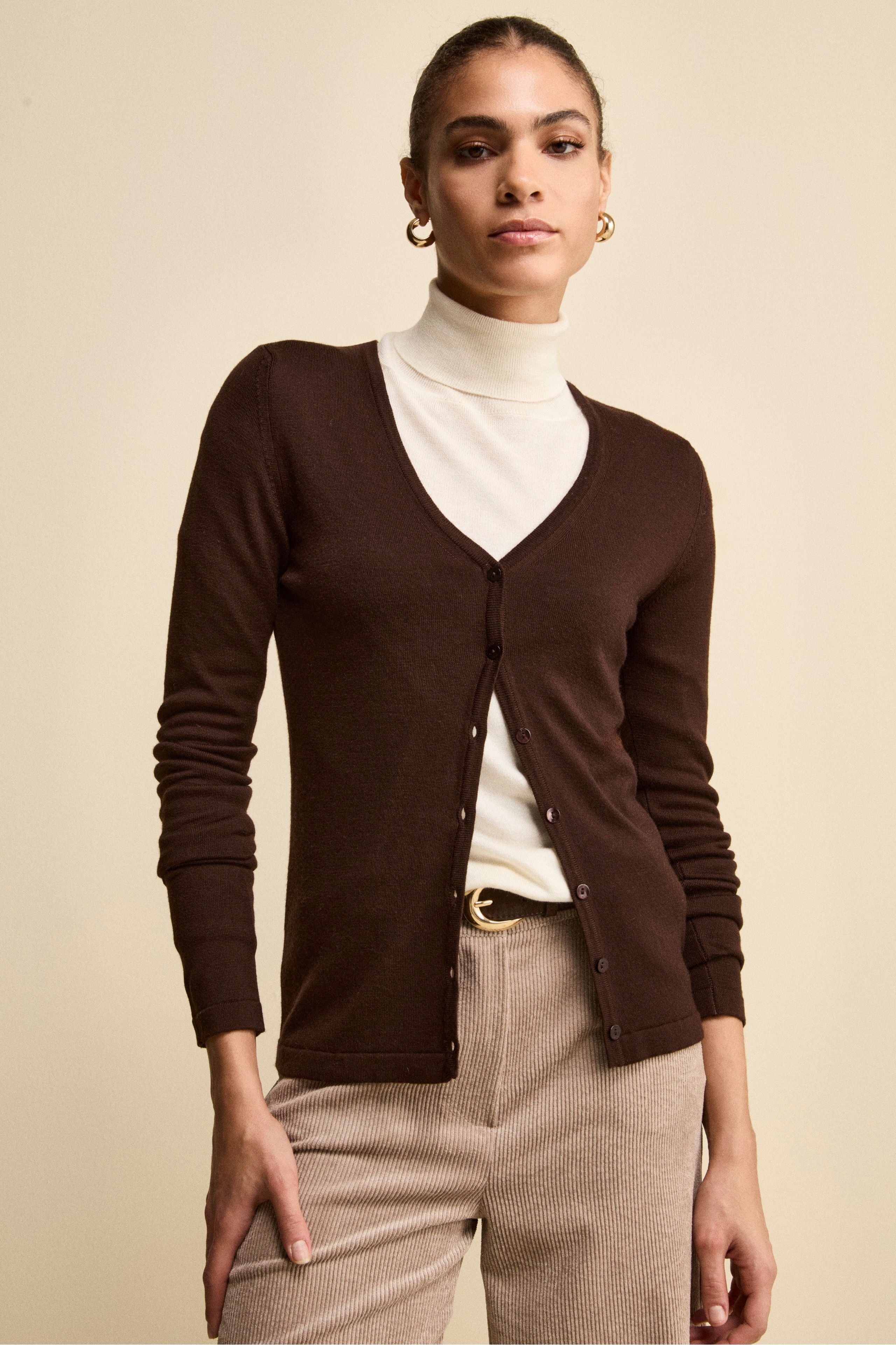V-Neck Cardigan in Merino Wool - Dark brown