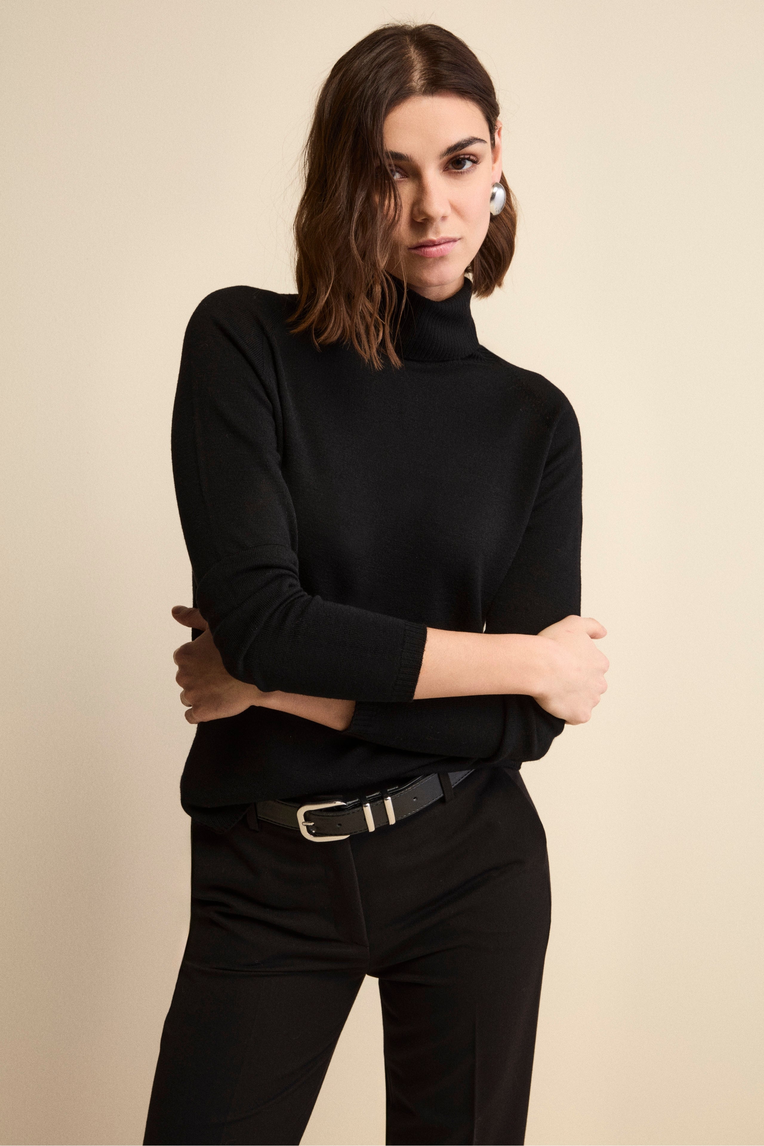 Raglan Turtleneck in Merino Wool - BLACK