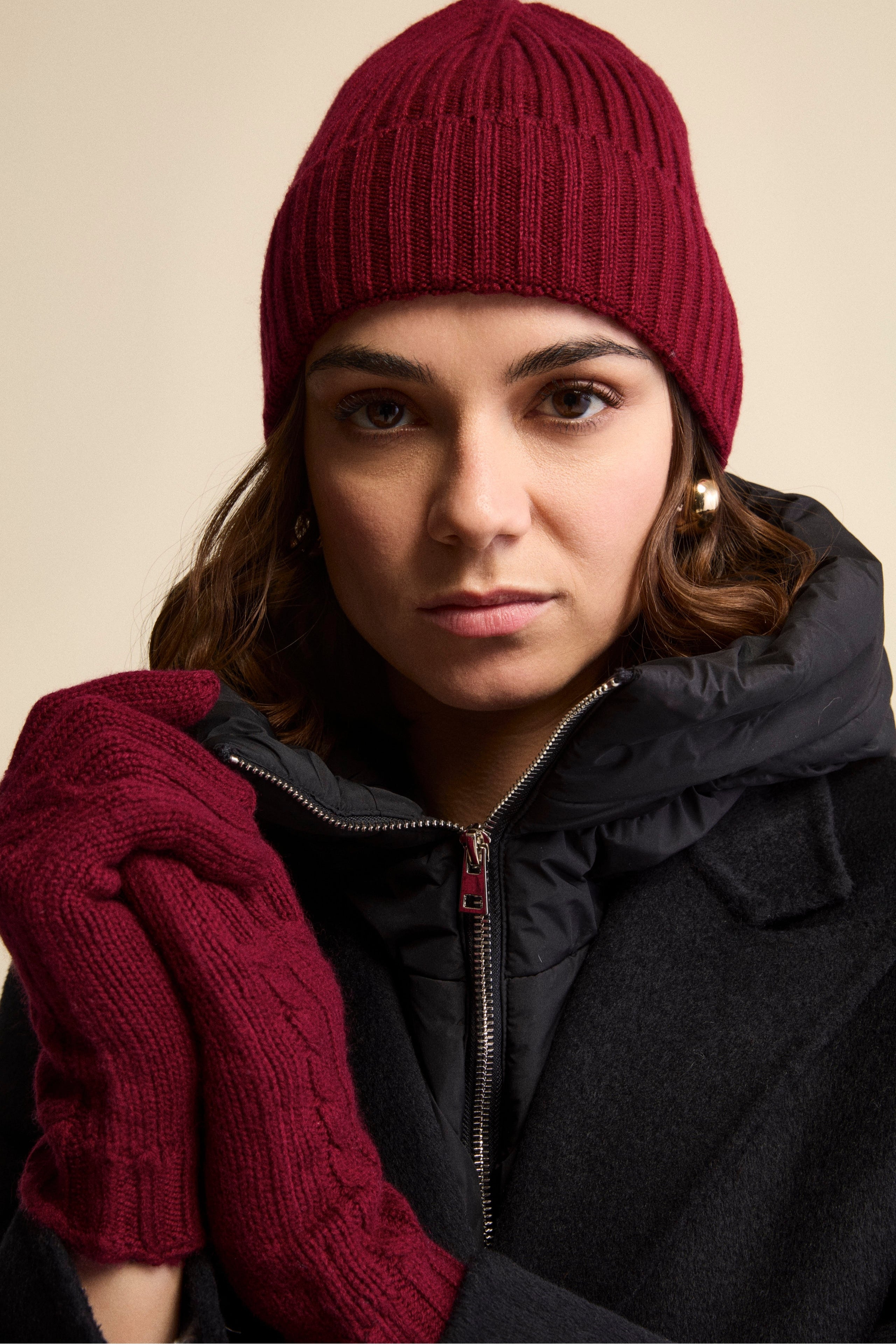 Cable Knit Gloves in Wool and Cashmere - Wine red